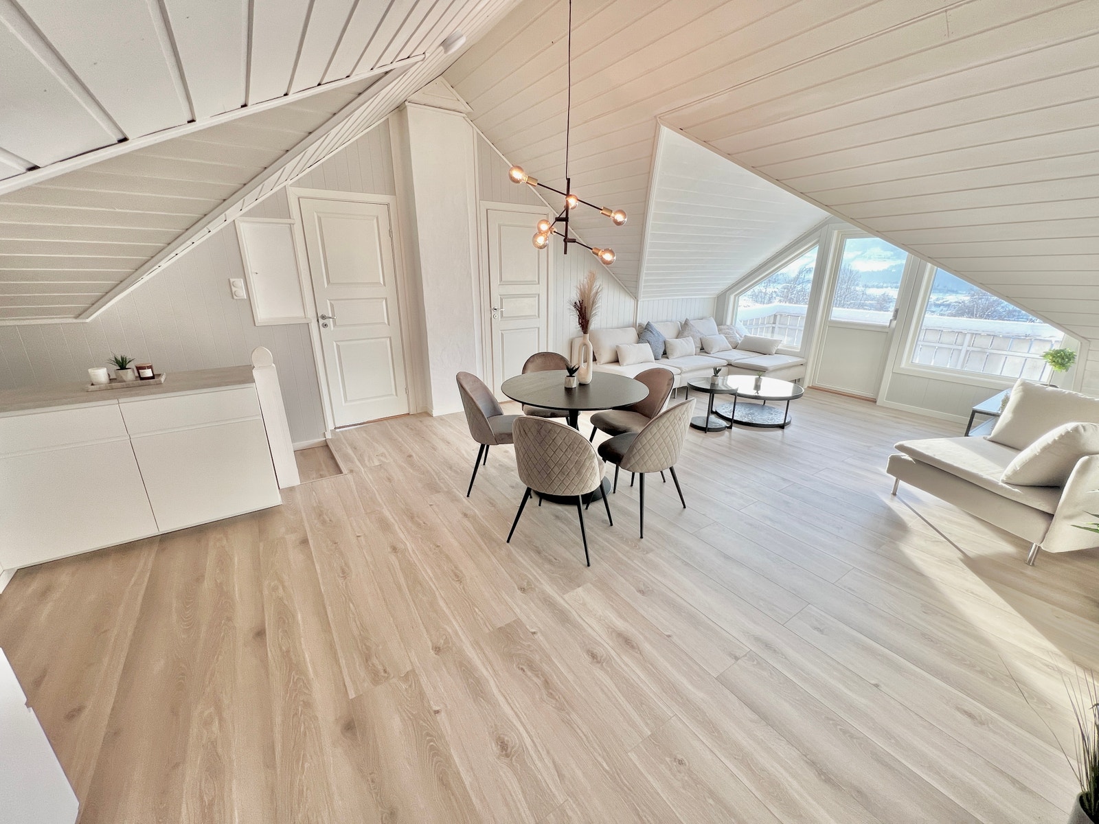 Romslig Galleribilde