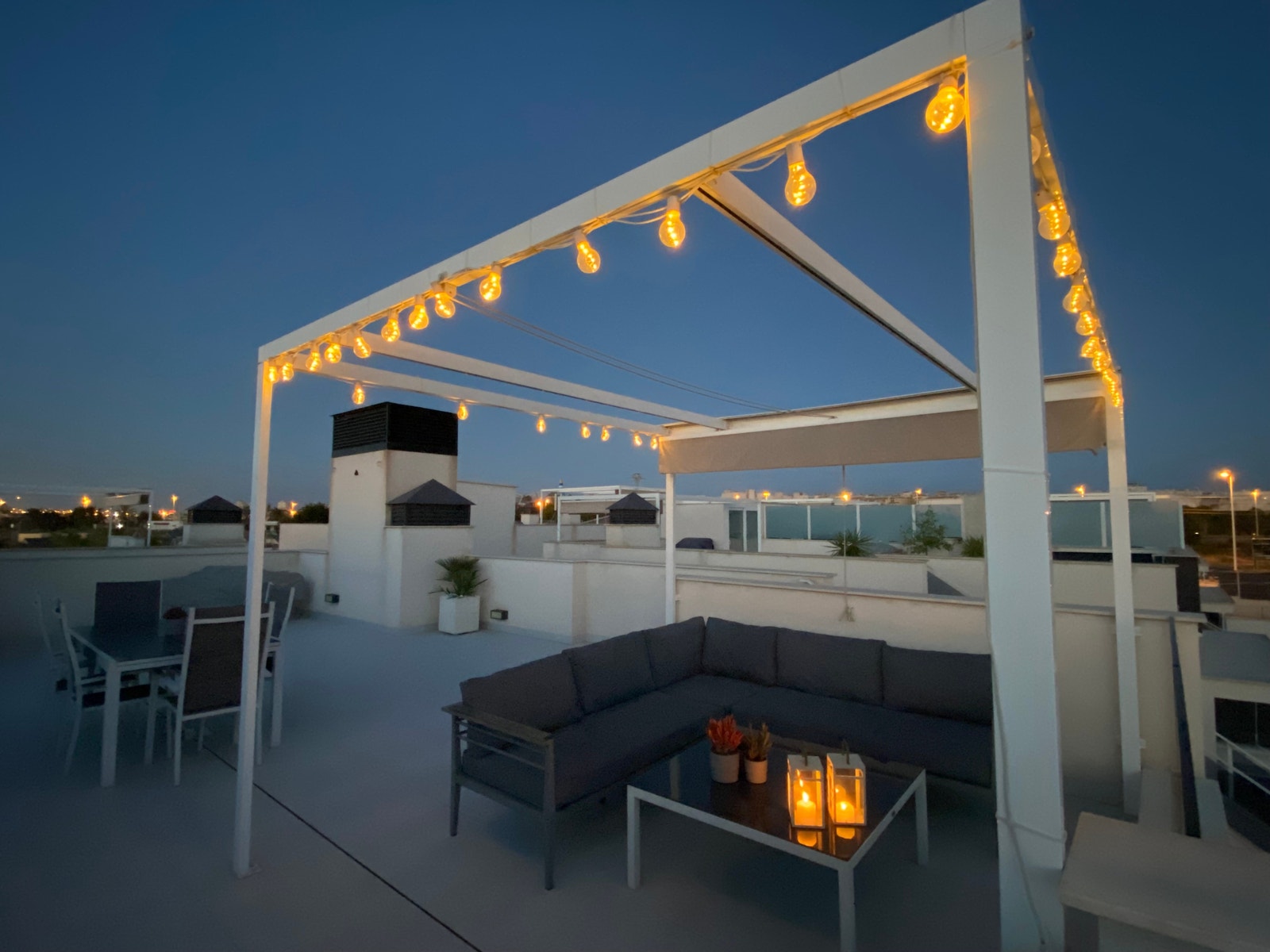 Kveldsstemning på takterrassen. Galleribilde