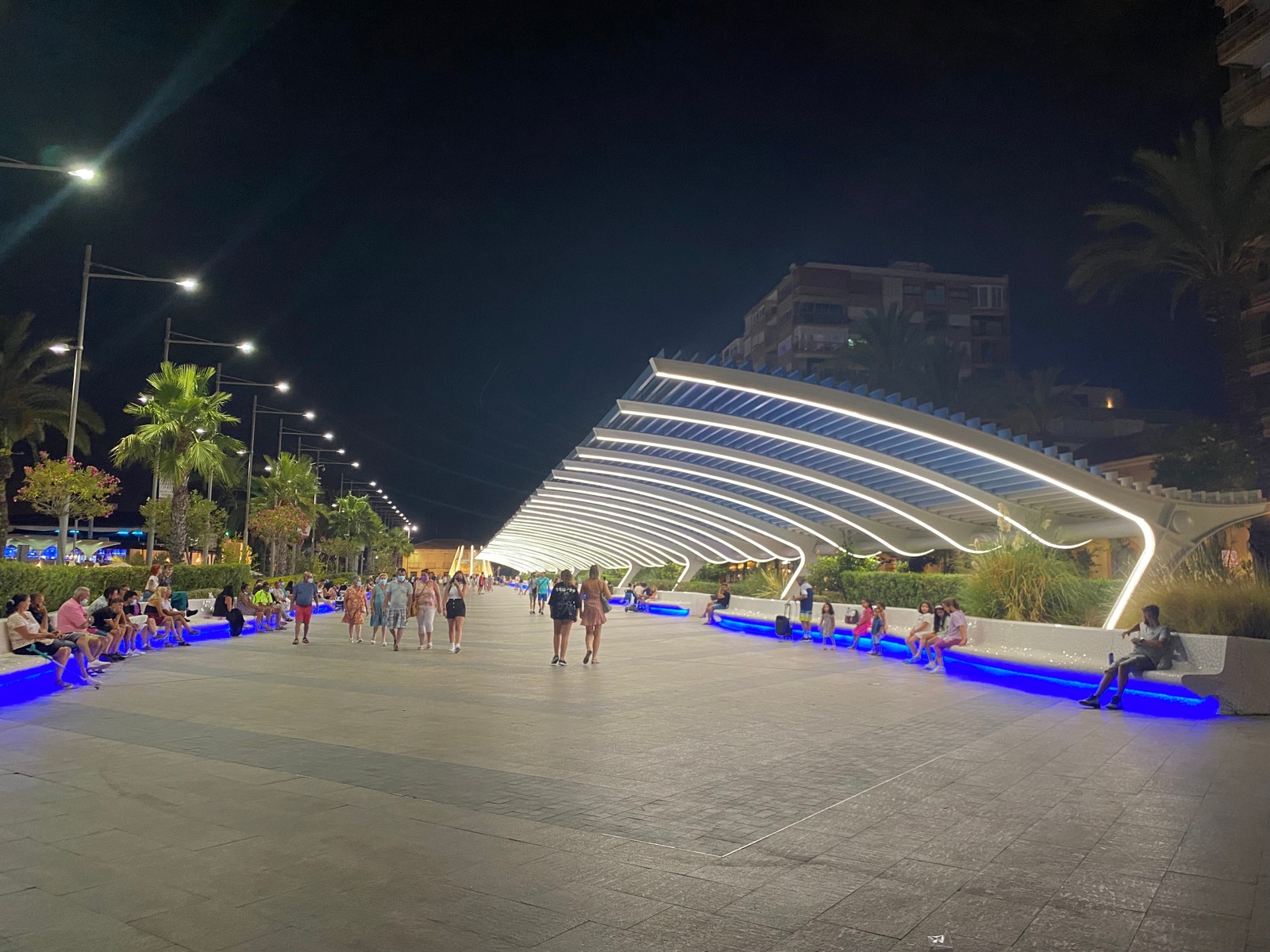 Kveldsstemning i sentrum av Torrevieja. Galleribilde