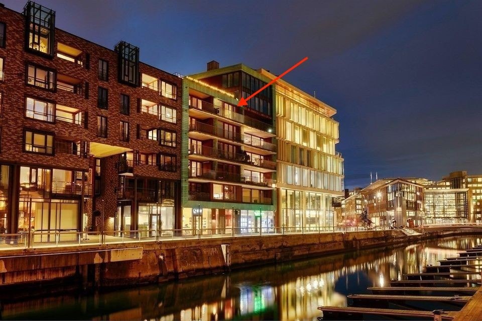 Enjoy the quiet location on the canal, where you can sleep undisturbed with windows open! Galleribilde