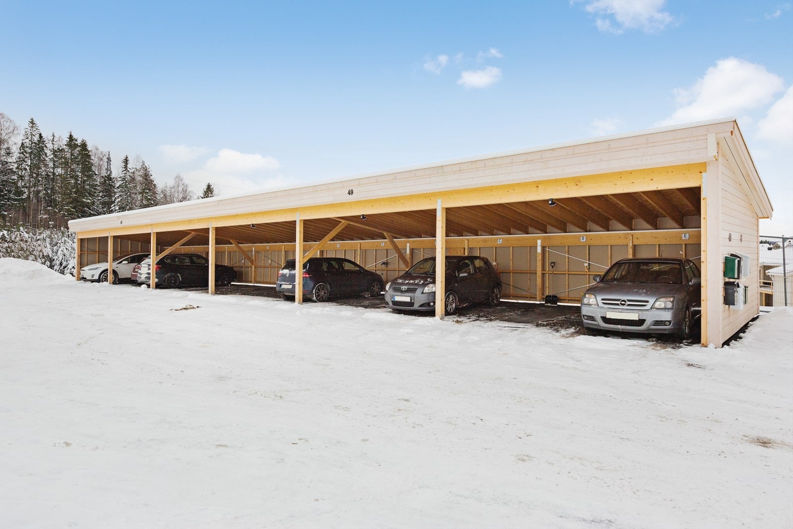 Carport medfølger (bilde fra tidligere trinn) Galleribilde