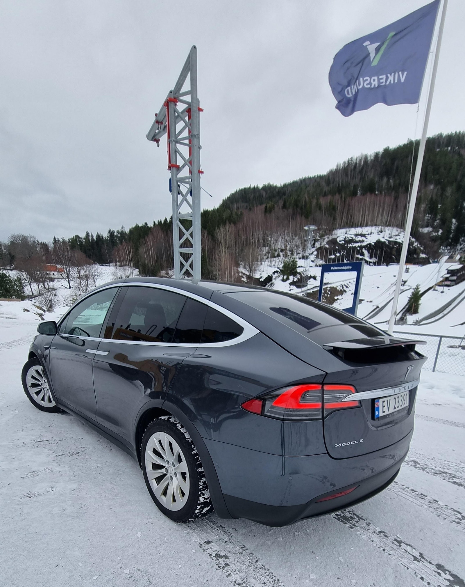 Tesla Model X 6