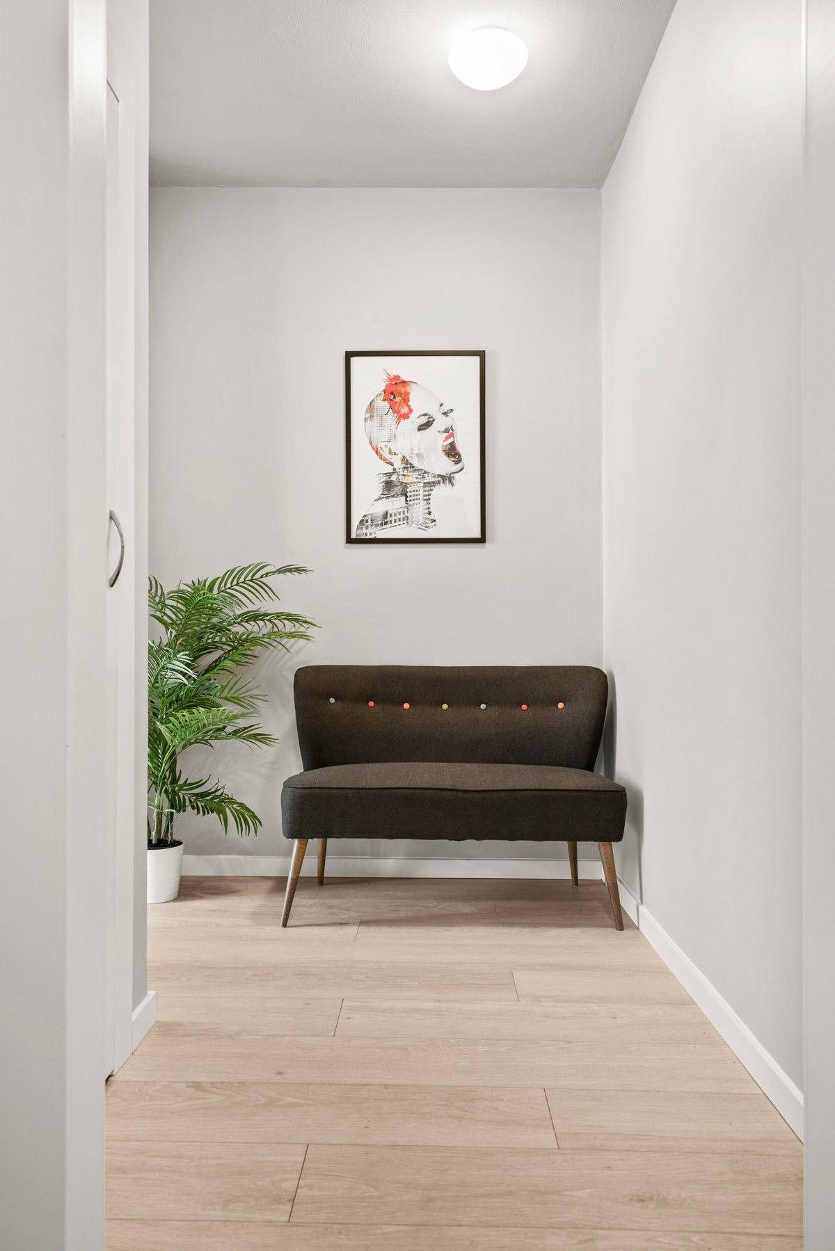 Romslig entre / gang med god plass til klær. Galleribilde