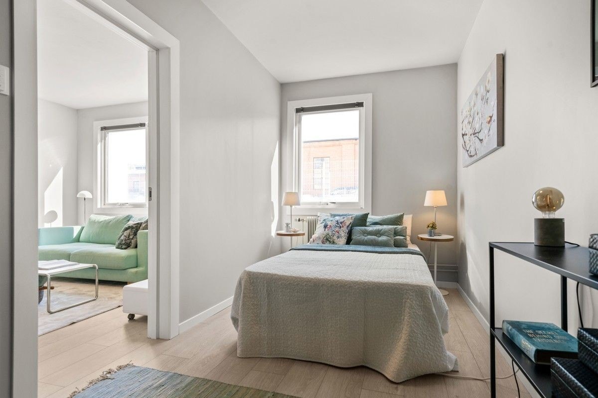 Soverom med rolig beliggenhet mot skjermet og avlåst bakgård. Galleribilde