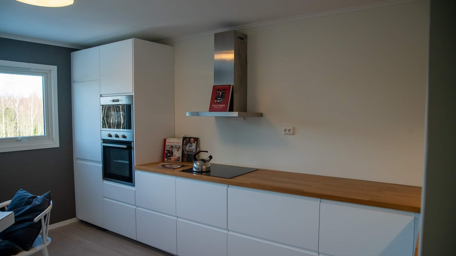 Romslig og moderne kjøkken Galleribilde