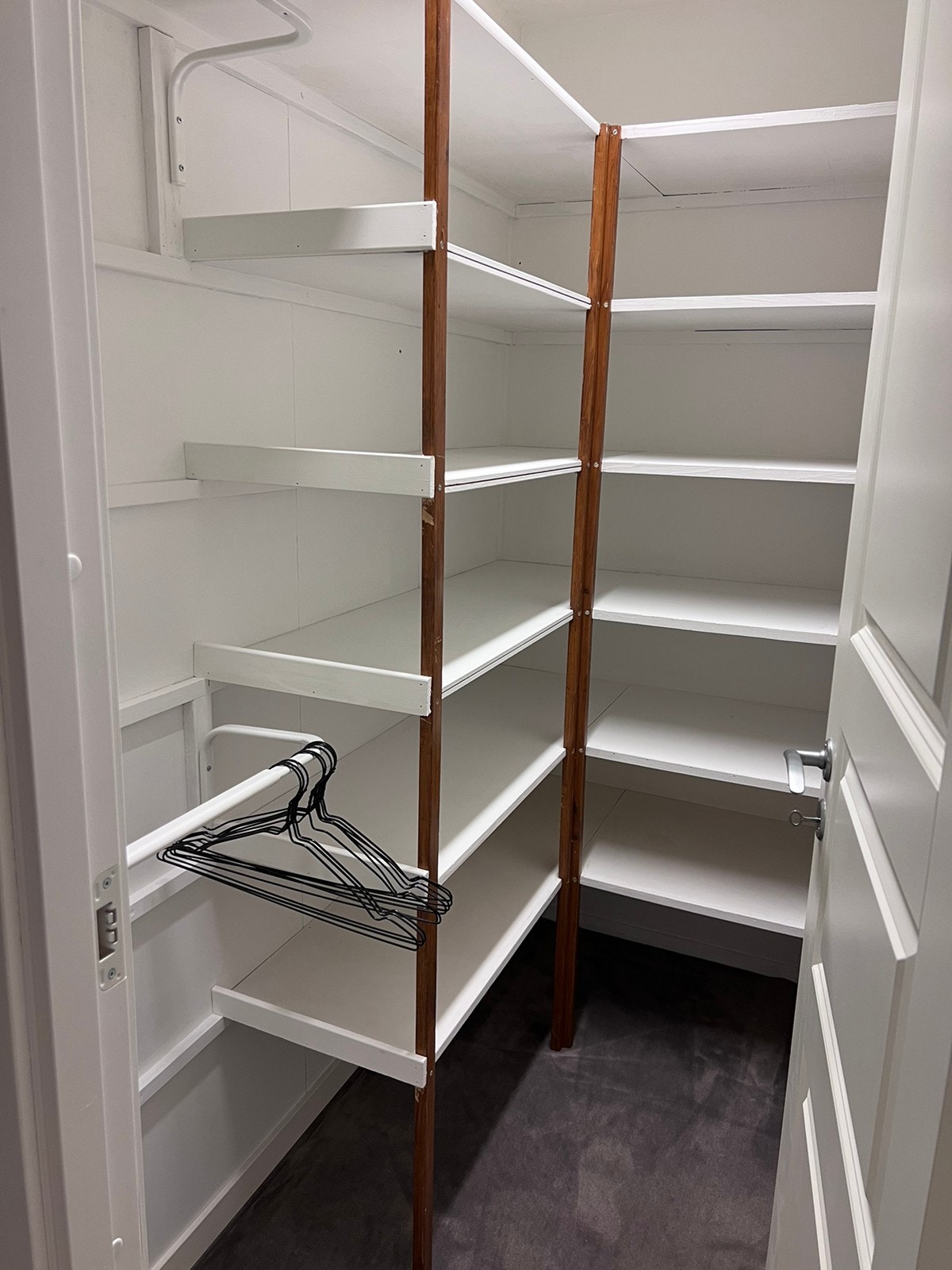Walk-in closet - hovedsoverom Galleribilde