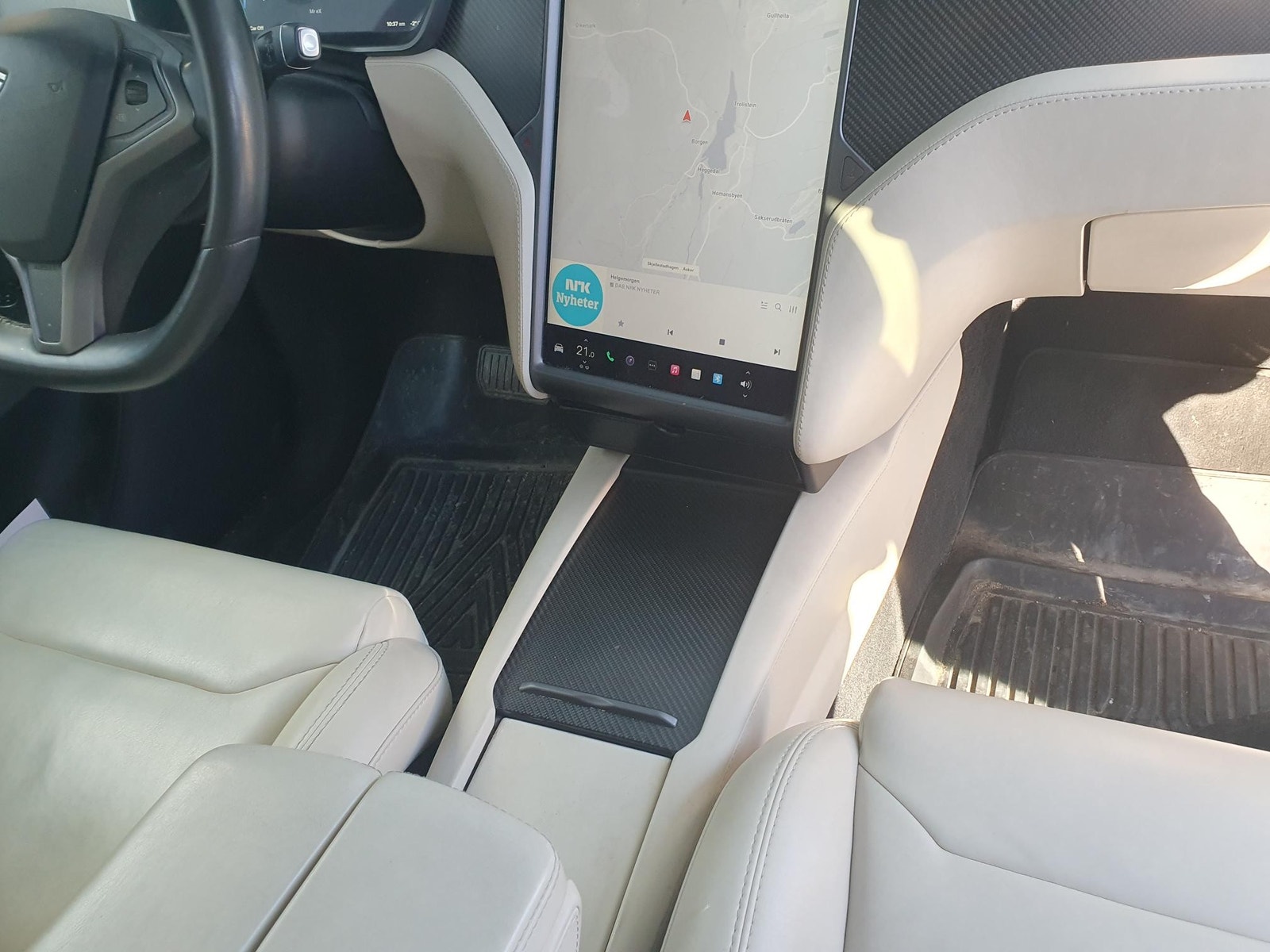 Tesla Model X 13