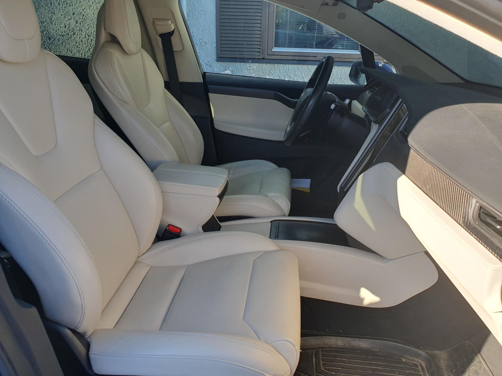 Tesla Model X 7