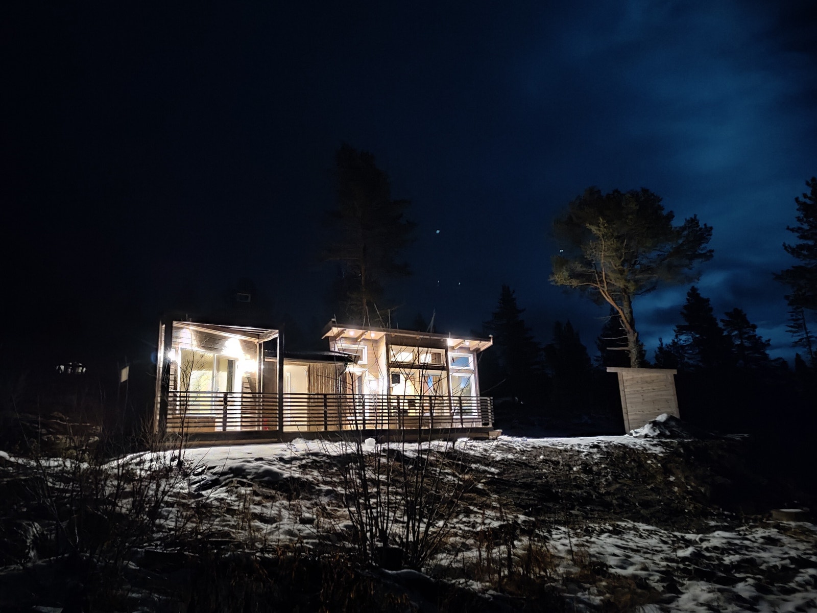Minihuset en vinterkveld Galleribilde