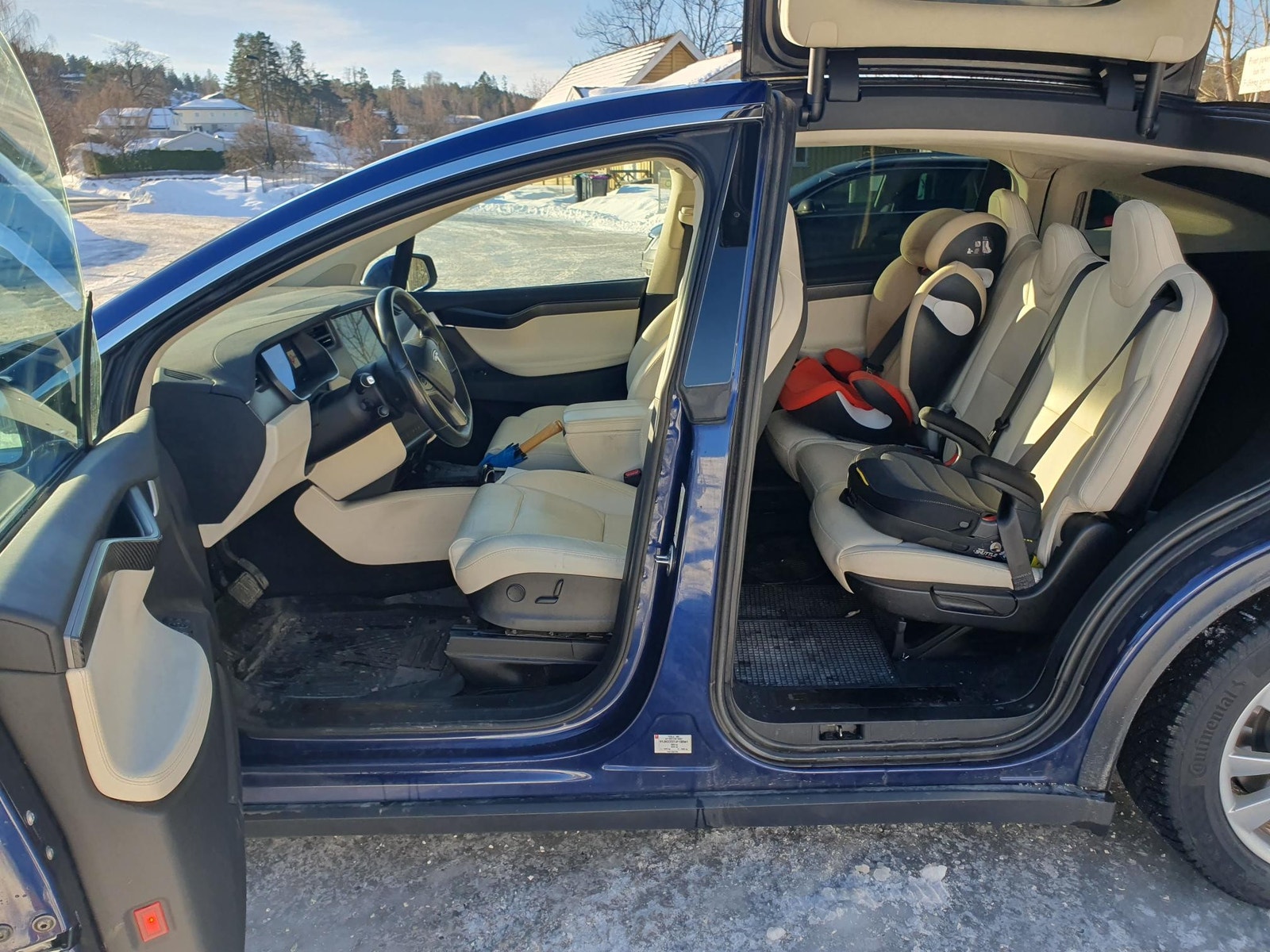 Tesla Model X 29