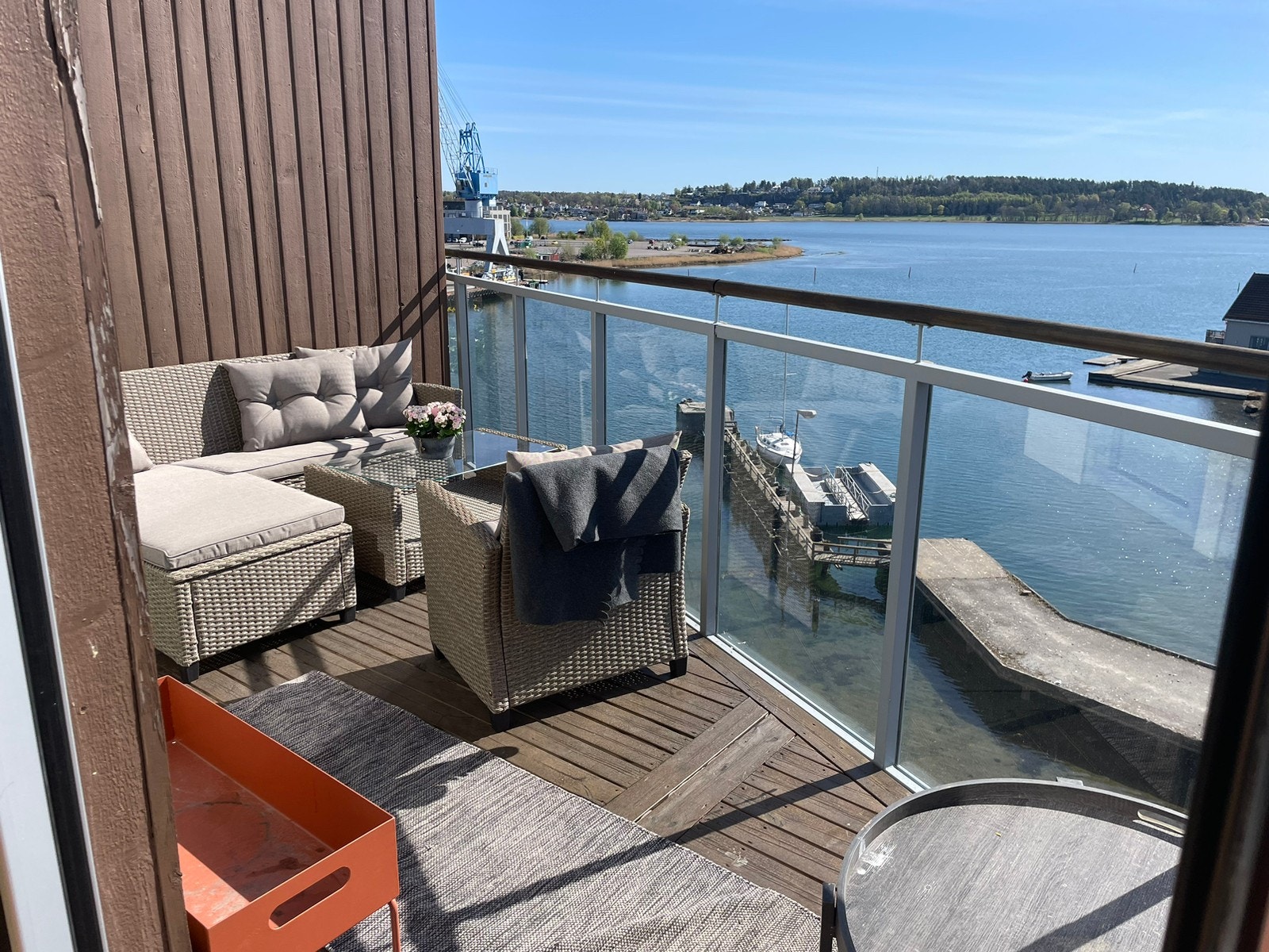 Balkongen er på 15kvm og ligger skjermet til uten innsyn. Galleribilde