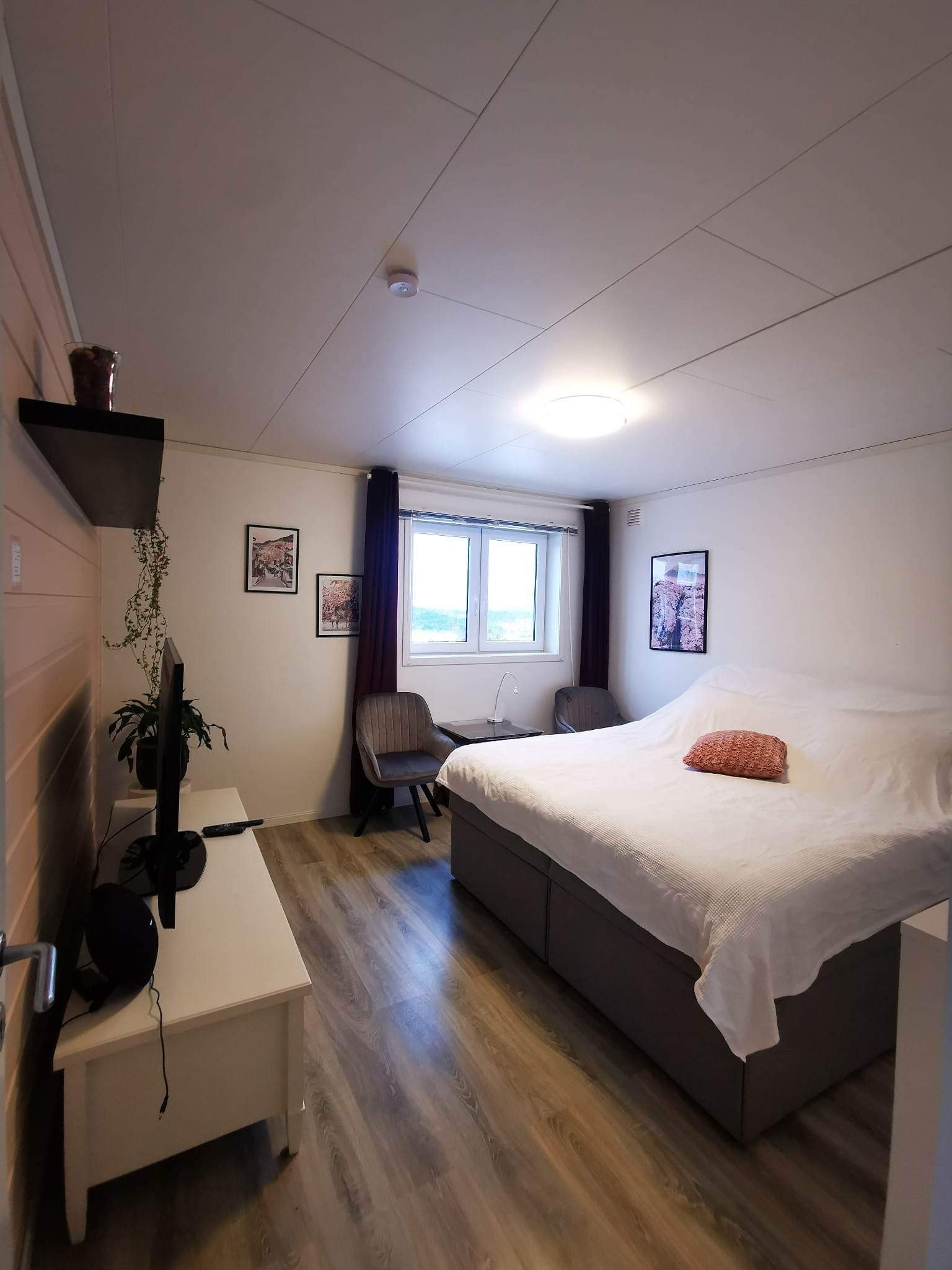 Soverom 1 - stue / Bedrom 1 - Living room Galleribilde