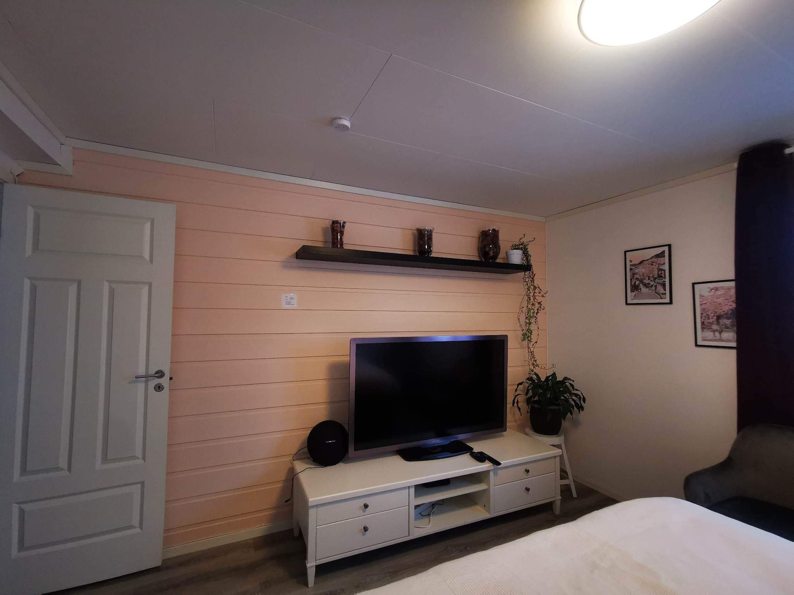 Soverom 1 - stue / First bedroom - Living room Galleribilde