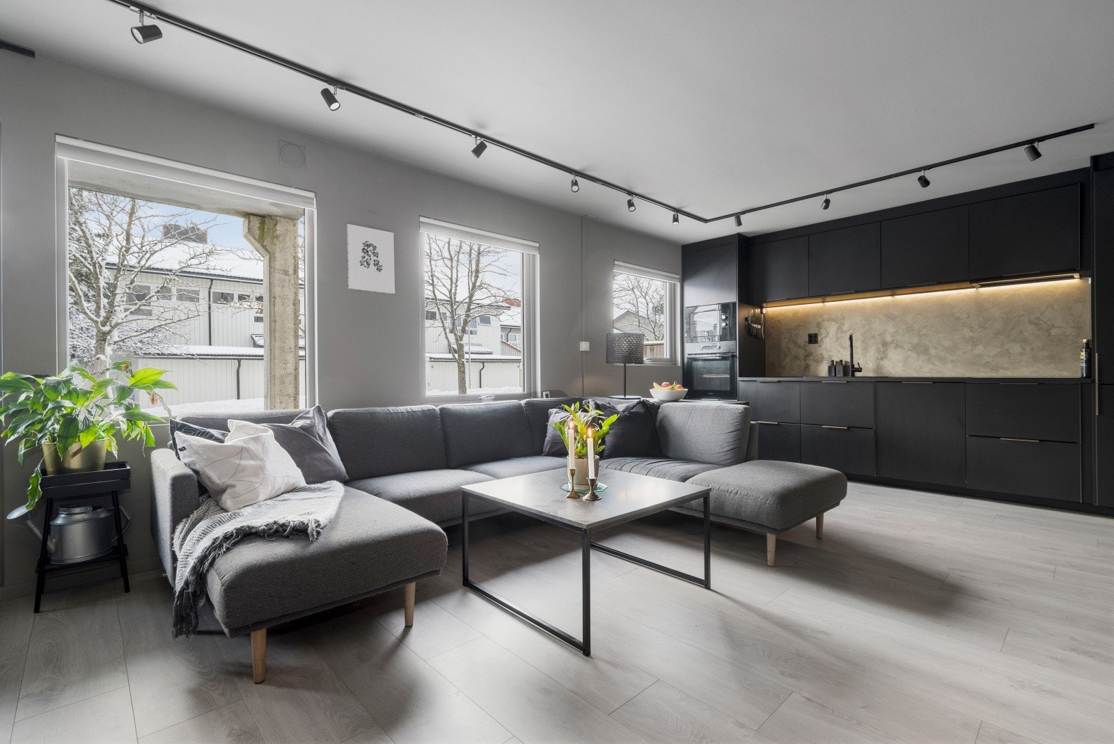 Leiligheten er oppgradert de siste årene og holder en svært god og moderne standard! Galleribilde