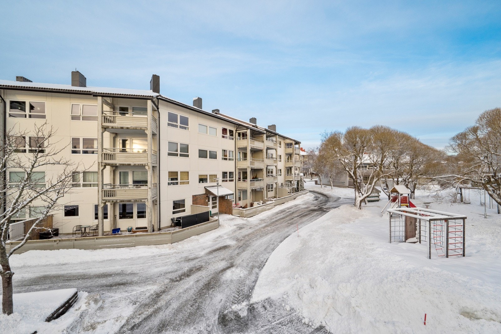 Flott beliggenhet i et rolig og familievennlig boligområde. Galleribilde