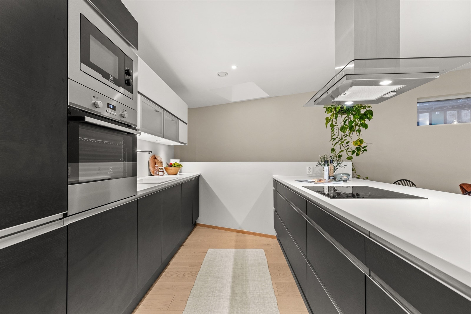 Praktisk kjøkkenøy med barløsning Galleribilde