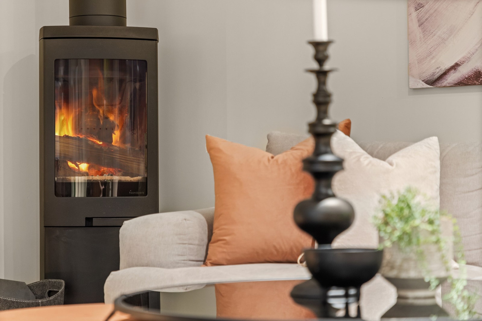 Frittstående peisovn fra Nordpeis i hjørne Galleribilde