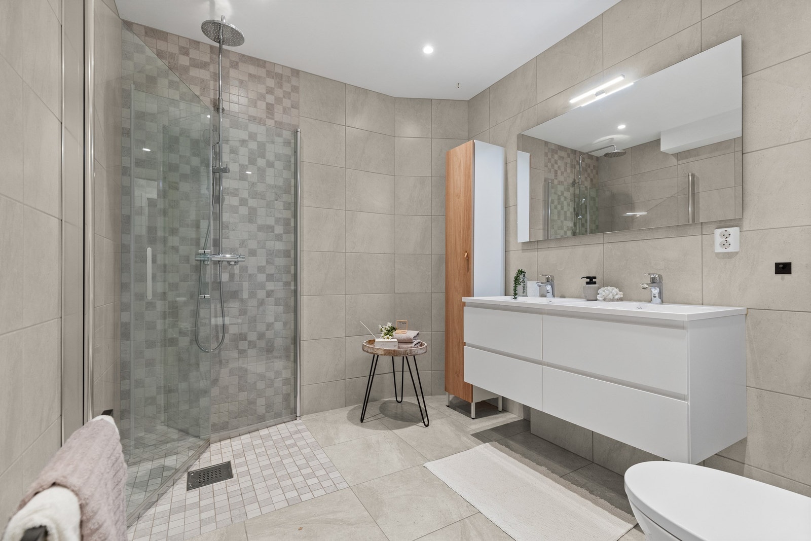 Flislagt bad 2 i u. etg med varmekabler i gulv Galleribilde