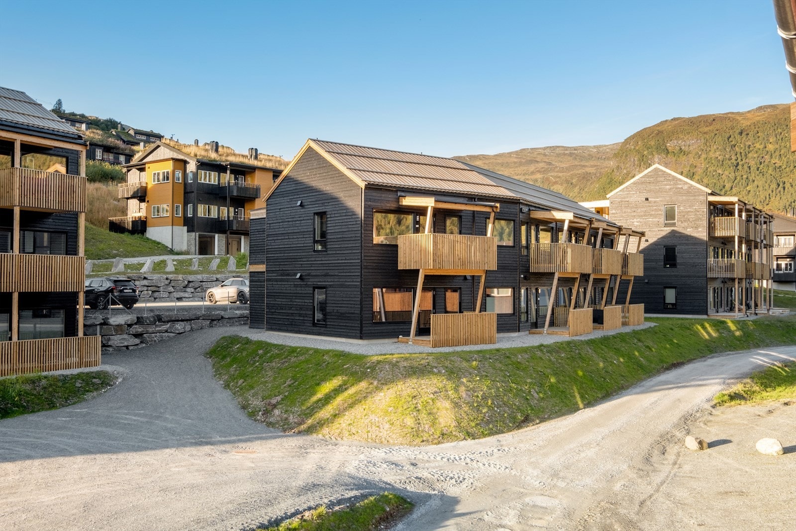 Fritidsboligen passer perfekt for deg som ønsker å kunne nyte naturen rett utenfor døren, om det skulle være lange eller korte turer på ski, til fots eller med sykkel Galleribilde