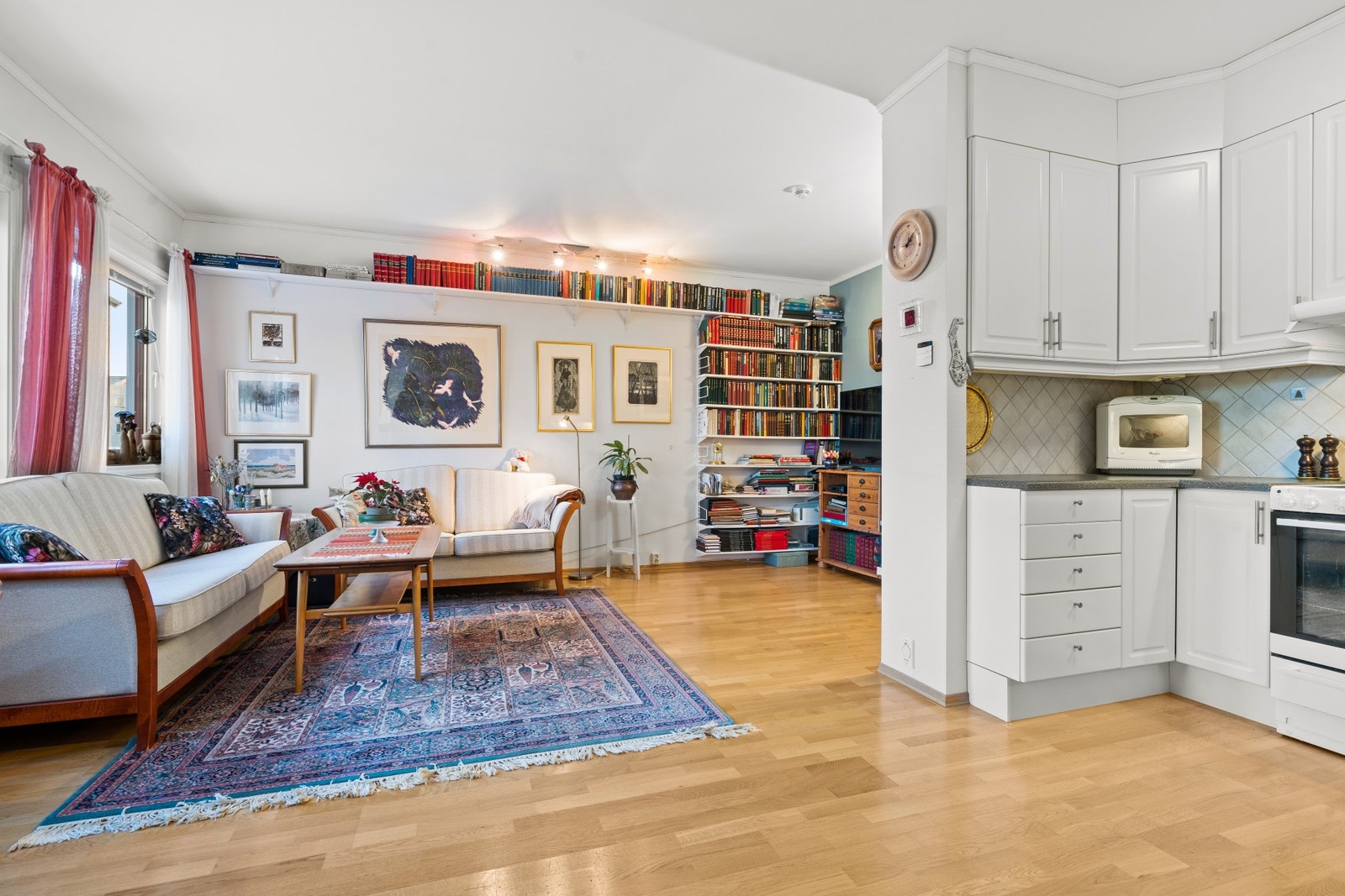Parkett på gulv og malte overflater. Galleribilde