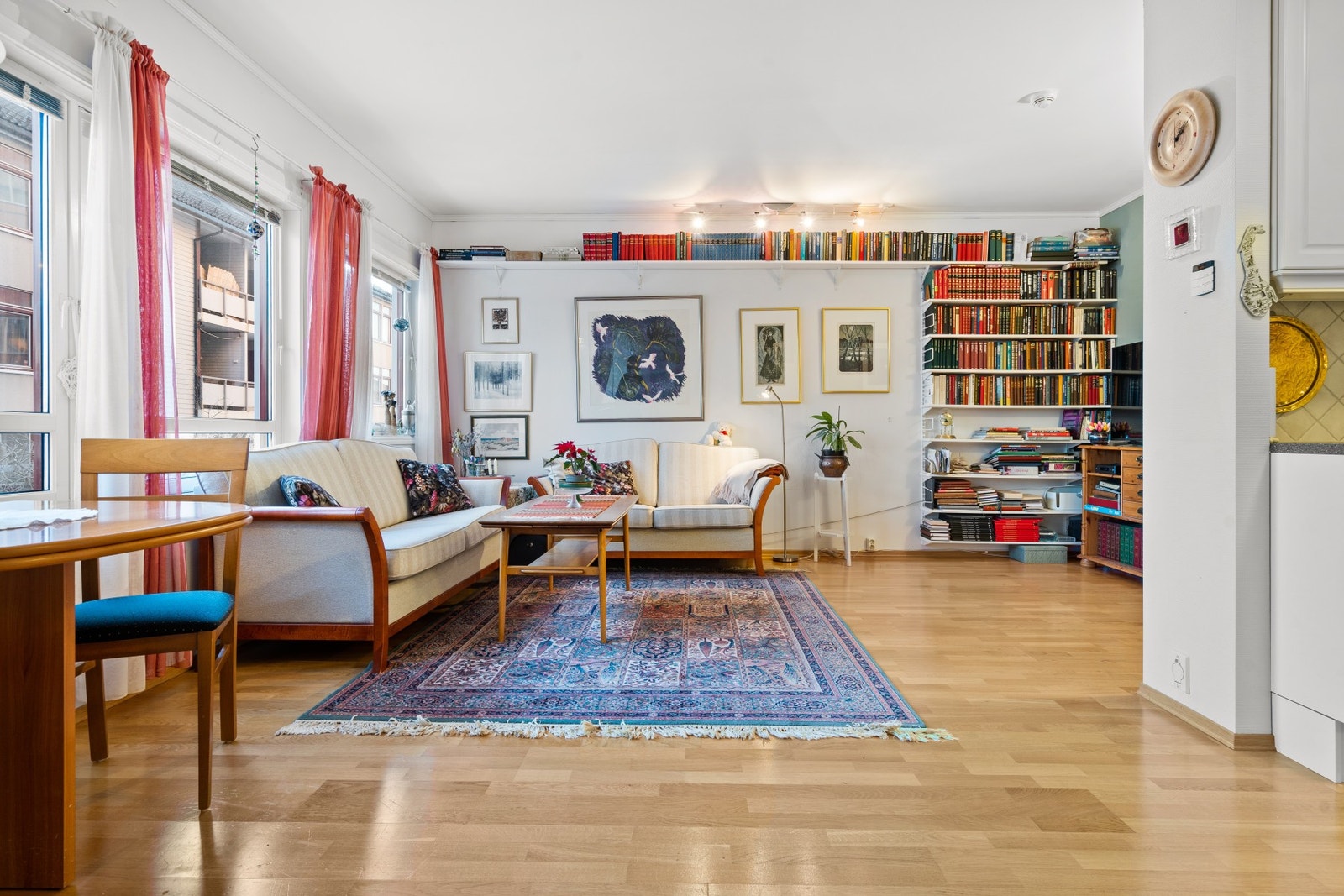 Det er gulvvarme i stue/kjøkken, gang og bad. Galleribilde