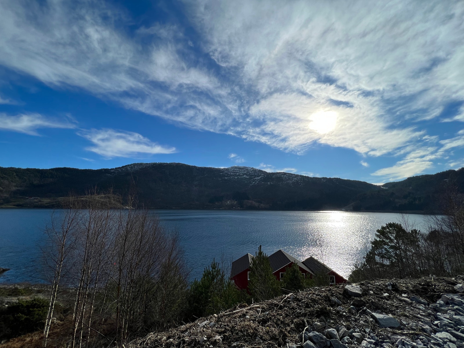 Det er også mulighet for kjøp av naust, her er allerede 4 naust oppført. Galleribilde