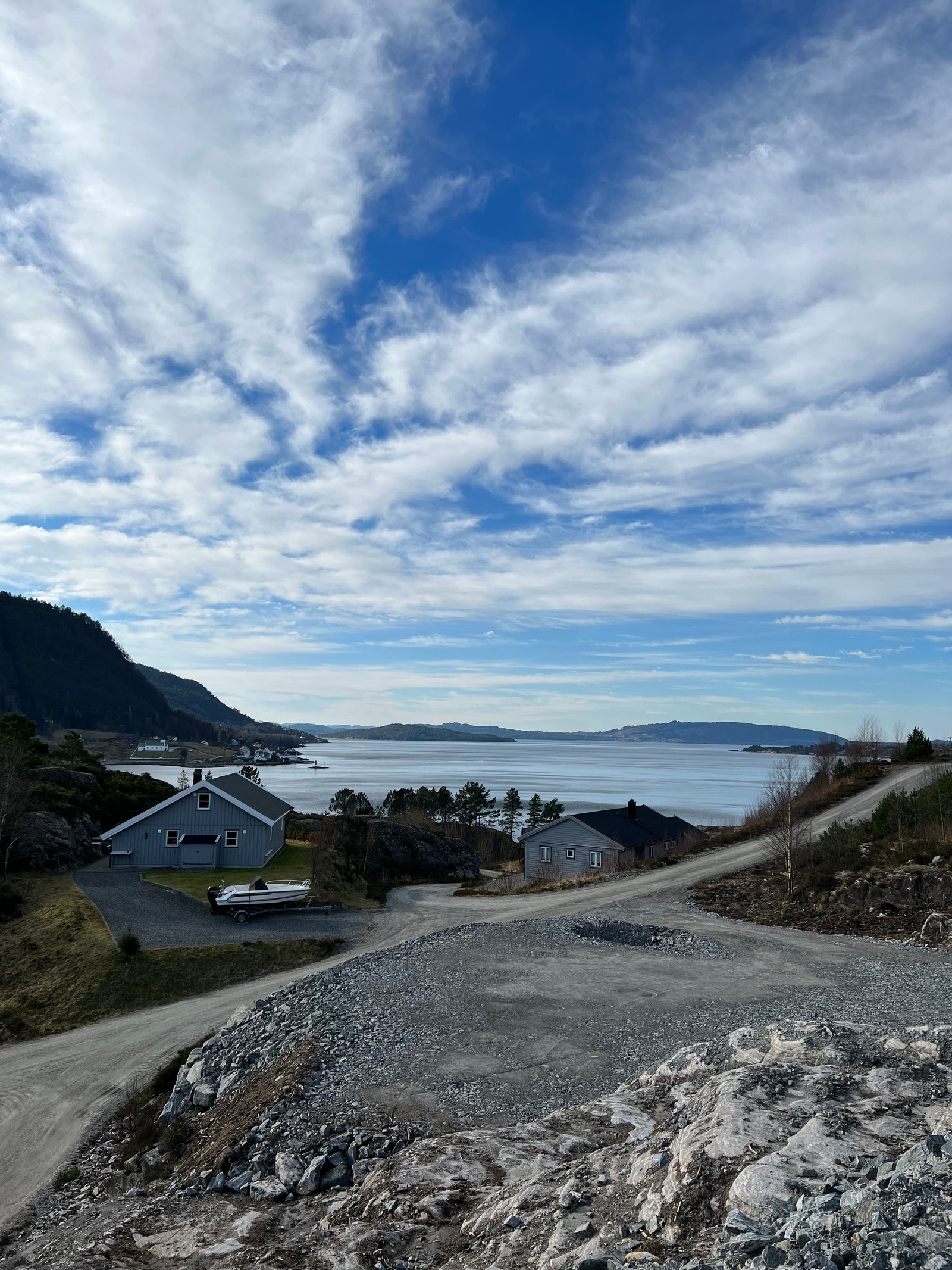 Bilde tatt fra tomten -her kan man skimte Masfjordnes på andre side av fjorden Galleribilde