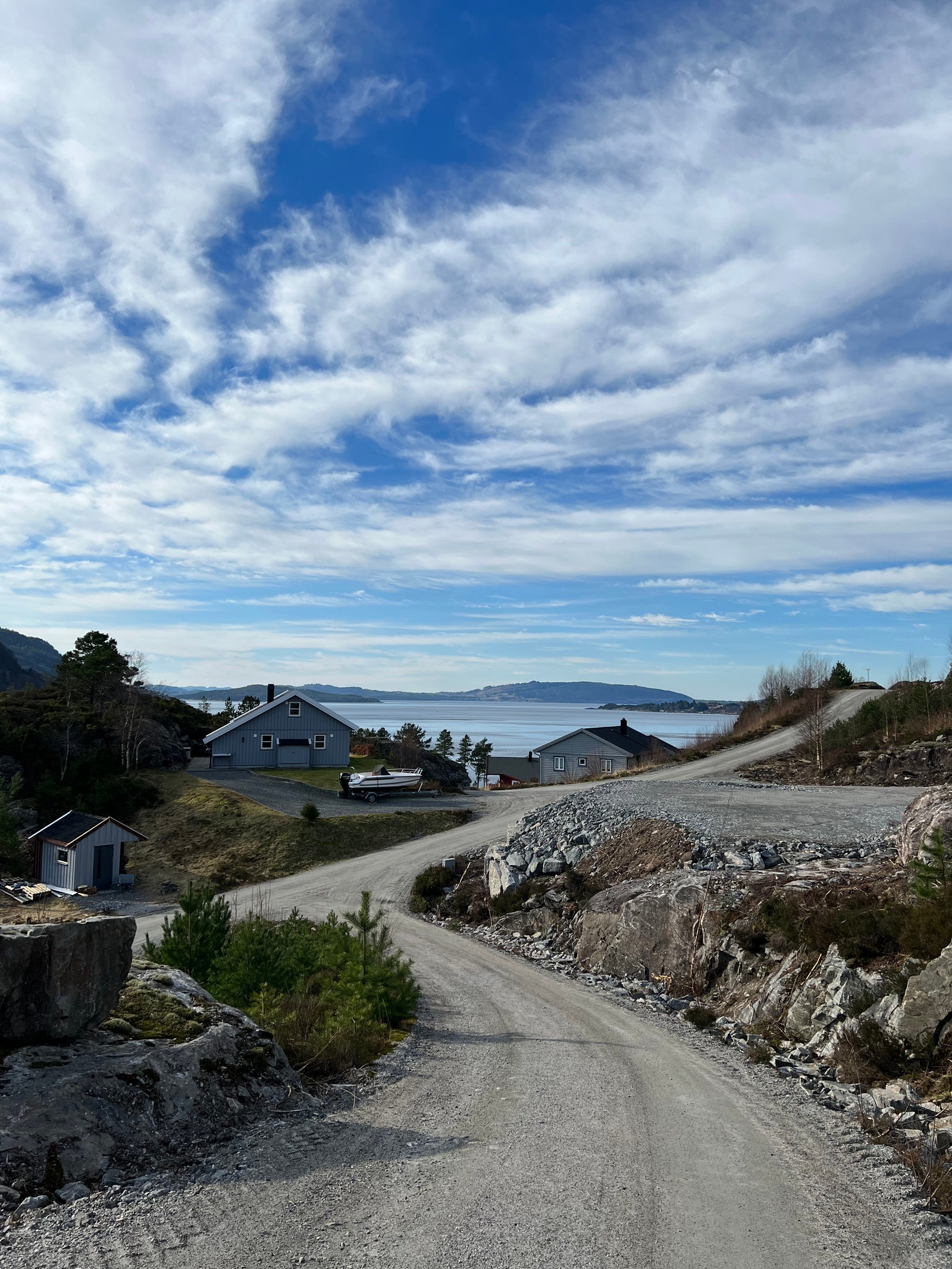 Her ser man tomten til høyre i bildet. Galleribilde