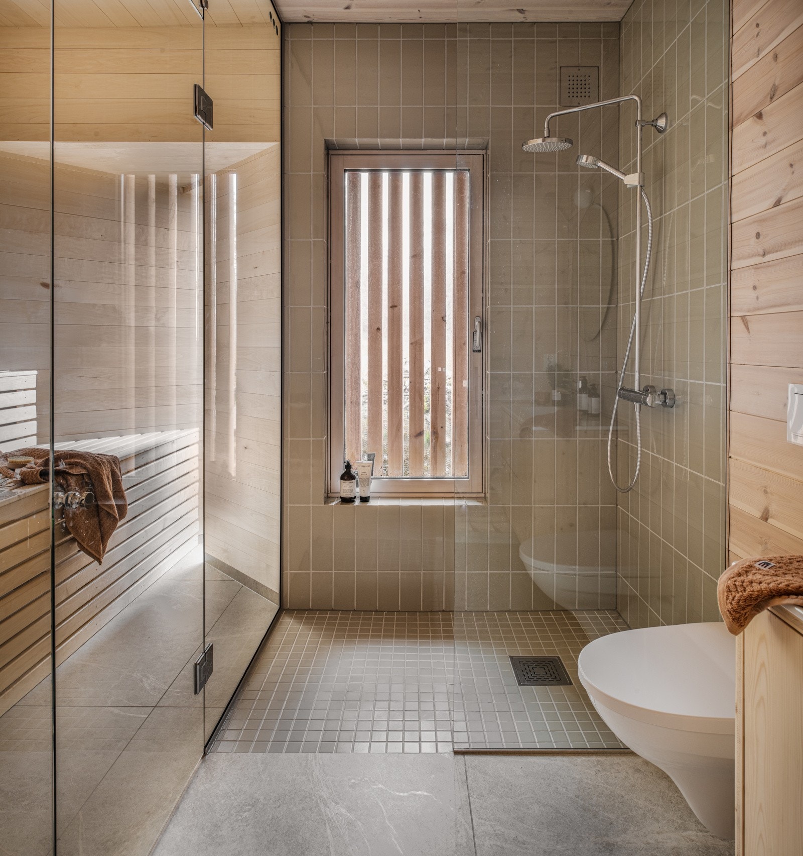 Hyttas andre bad. Galleribilde