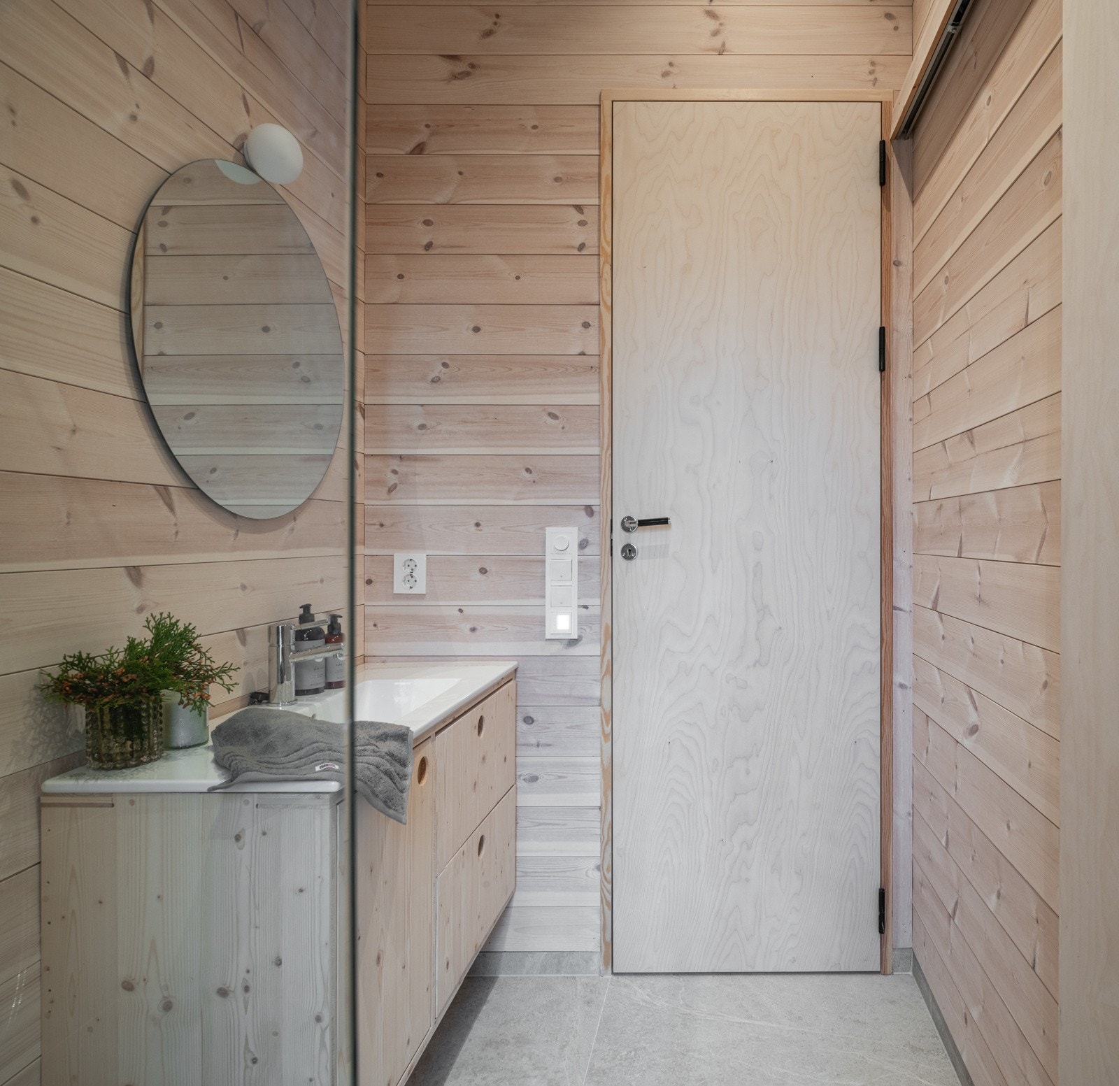 Delikat hovedbad, i tilknyttning til soverom. Galleribilde