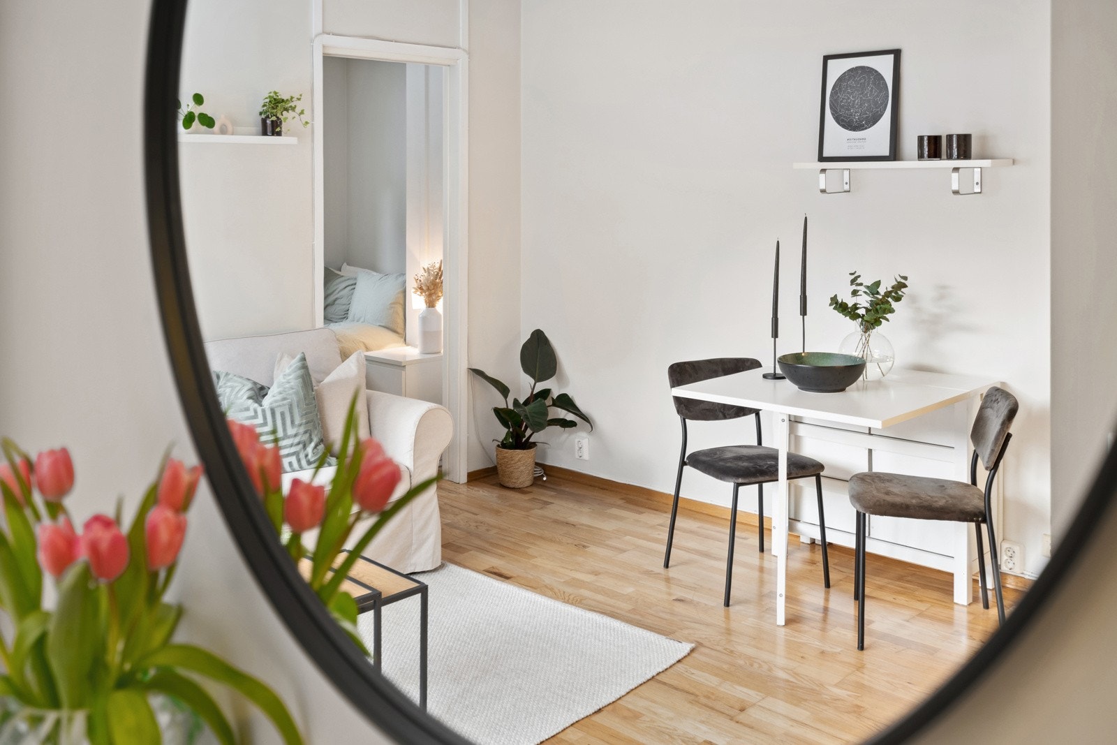 Rimelige felleskostnader på kun kr. 2 068,- inkluderer det meste, som a-konto strøm, fjernvarme, kabel-TV/bredbånd og drift/vedlikehold Galleribilde