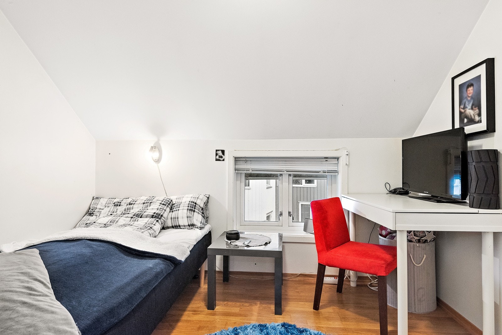 Rommene møbleres etter ønske. Dagens eier har en 120 seng i det ene rommet og en enkeltseng i det andre. Galleribilde