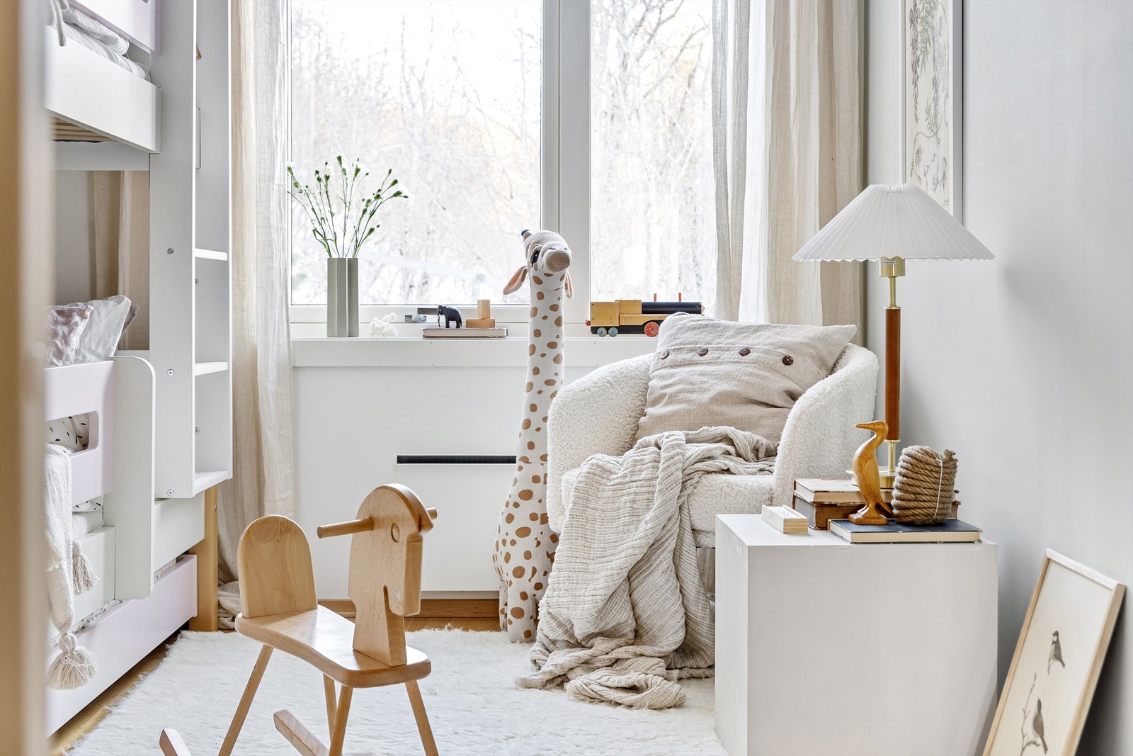 Her er det plass til seng, skrivebord og kommode Galleribilde