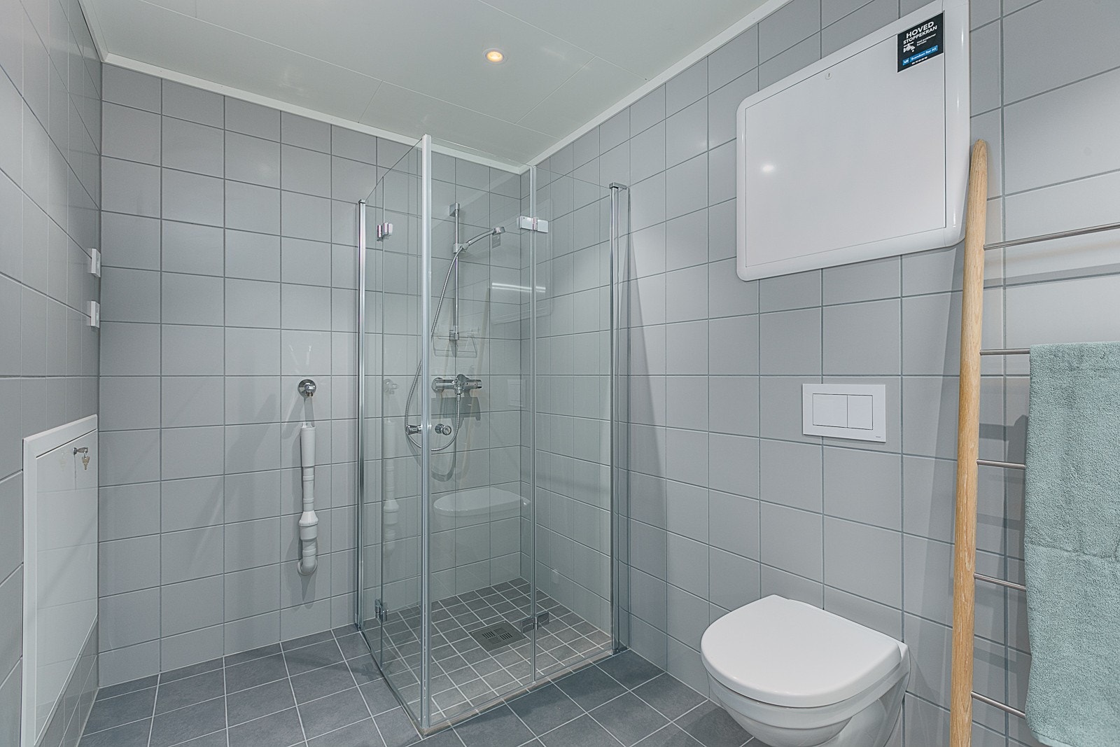 Dusjsone nedfeldt i gulv. Galleribilde