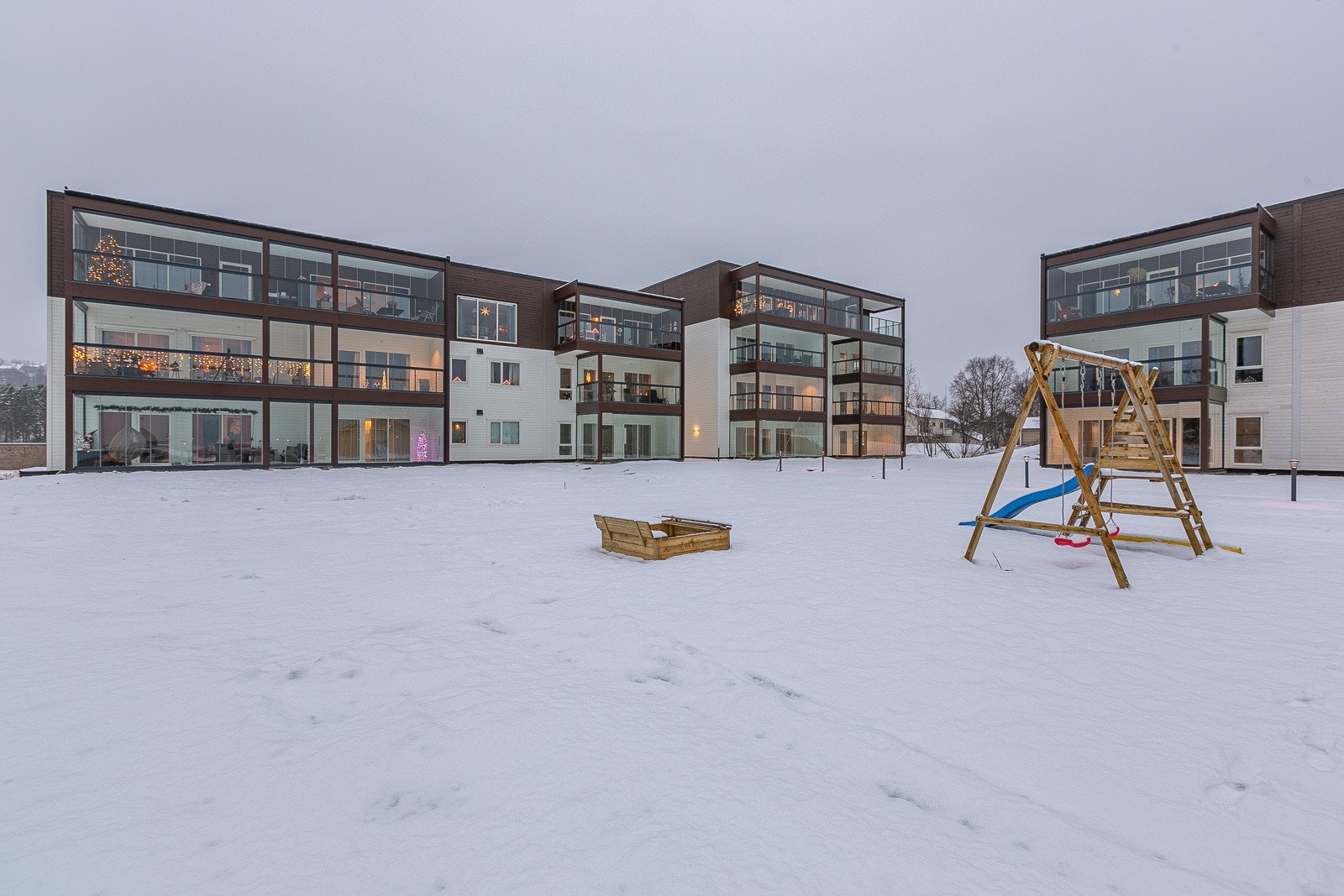 Tilbaketrukken beliggenhet, men likevel gangavstand til alt. Galleribilde