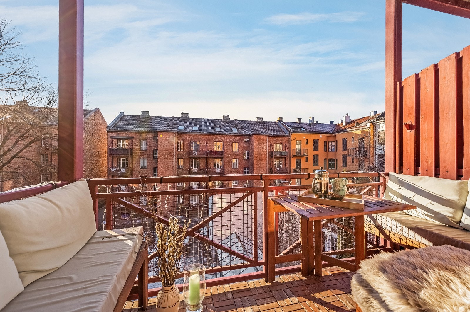 Fra stuen har man utgang til boligens balkong. Galleribilde