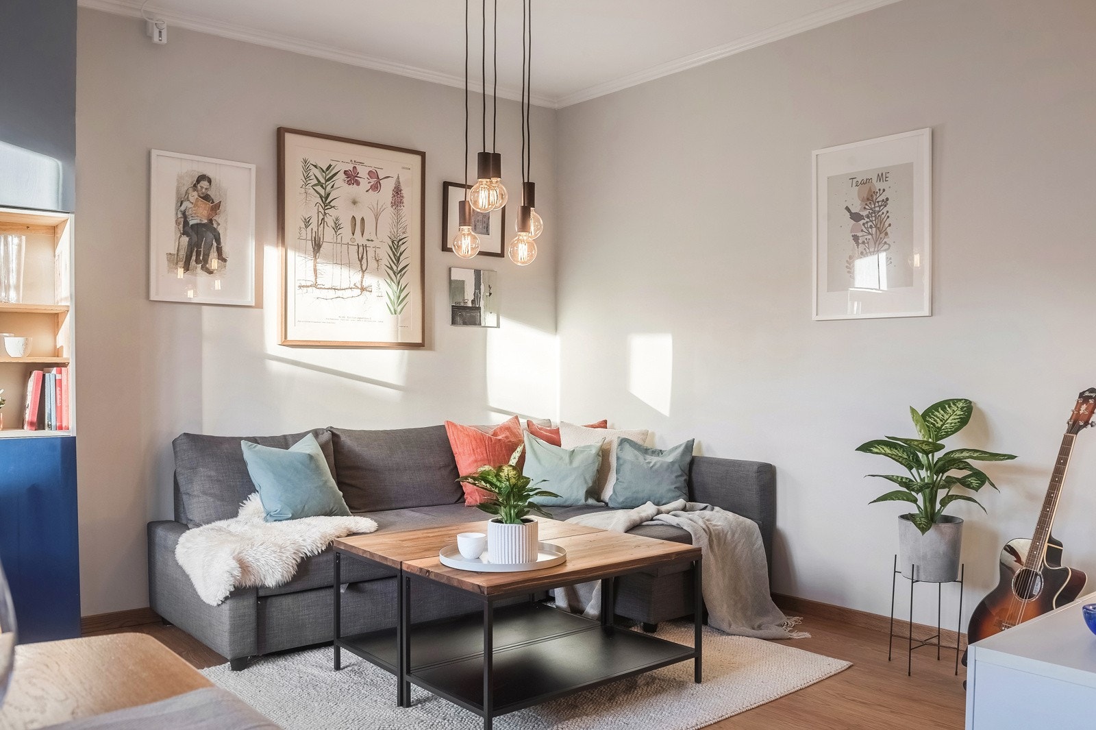 Stuen kan også friste med god plass til sofa med tilhørende møblement. Galleribilde