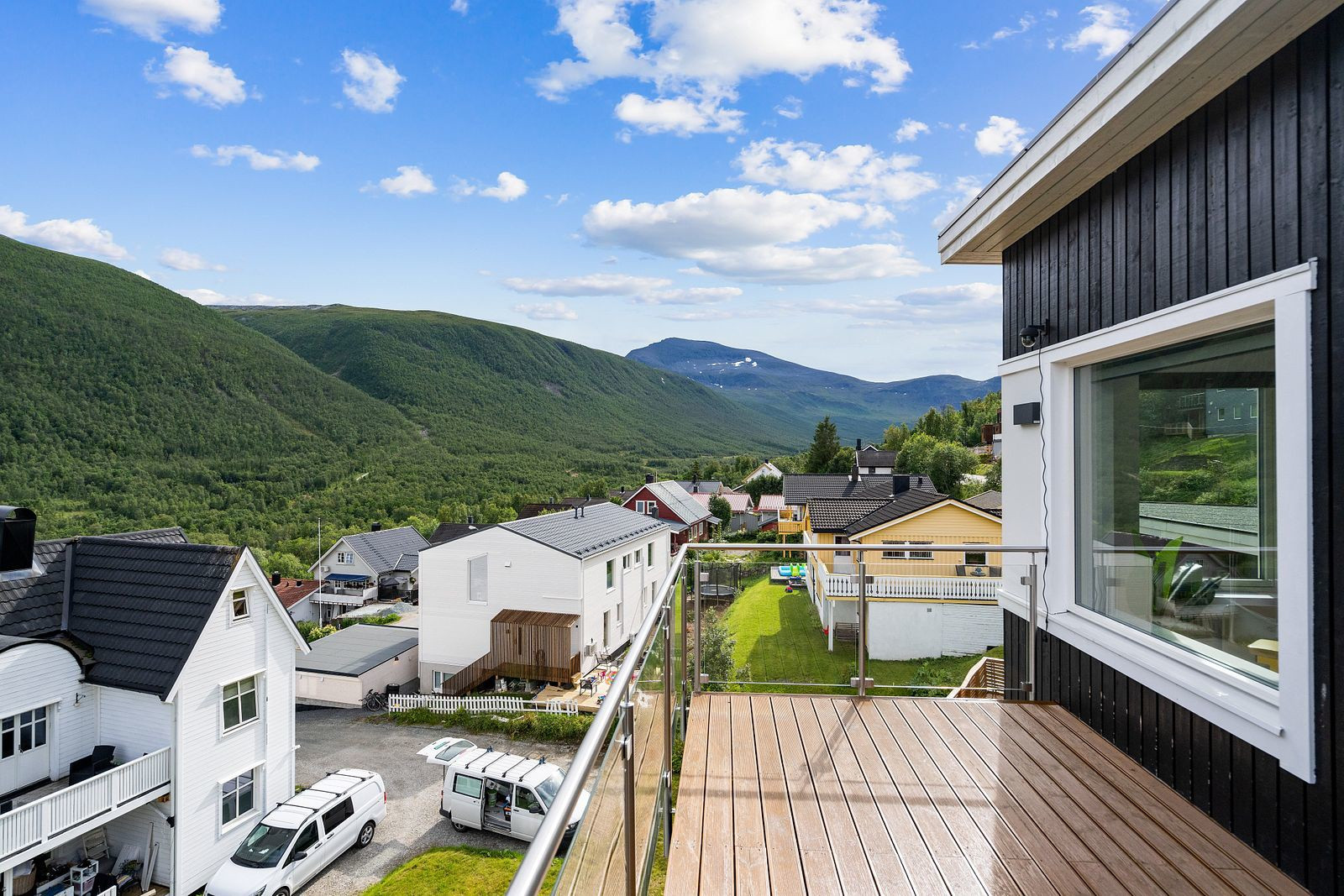 Byens beste soverom? Si god morgen til Tromsdalstinden!