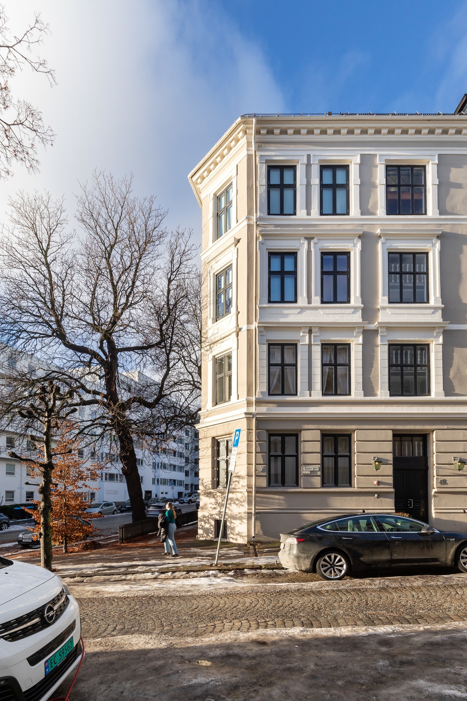 Tre eksklusive beboer p-plasser. Leie av to garasjeplasser vis a vis kan videreføres Galleribilde