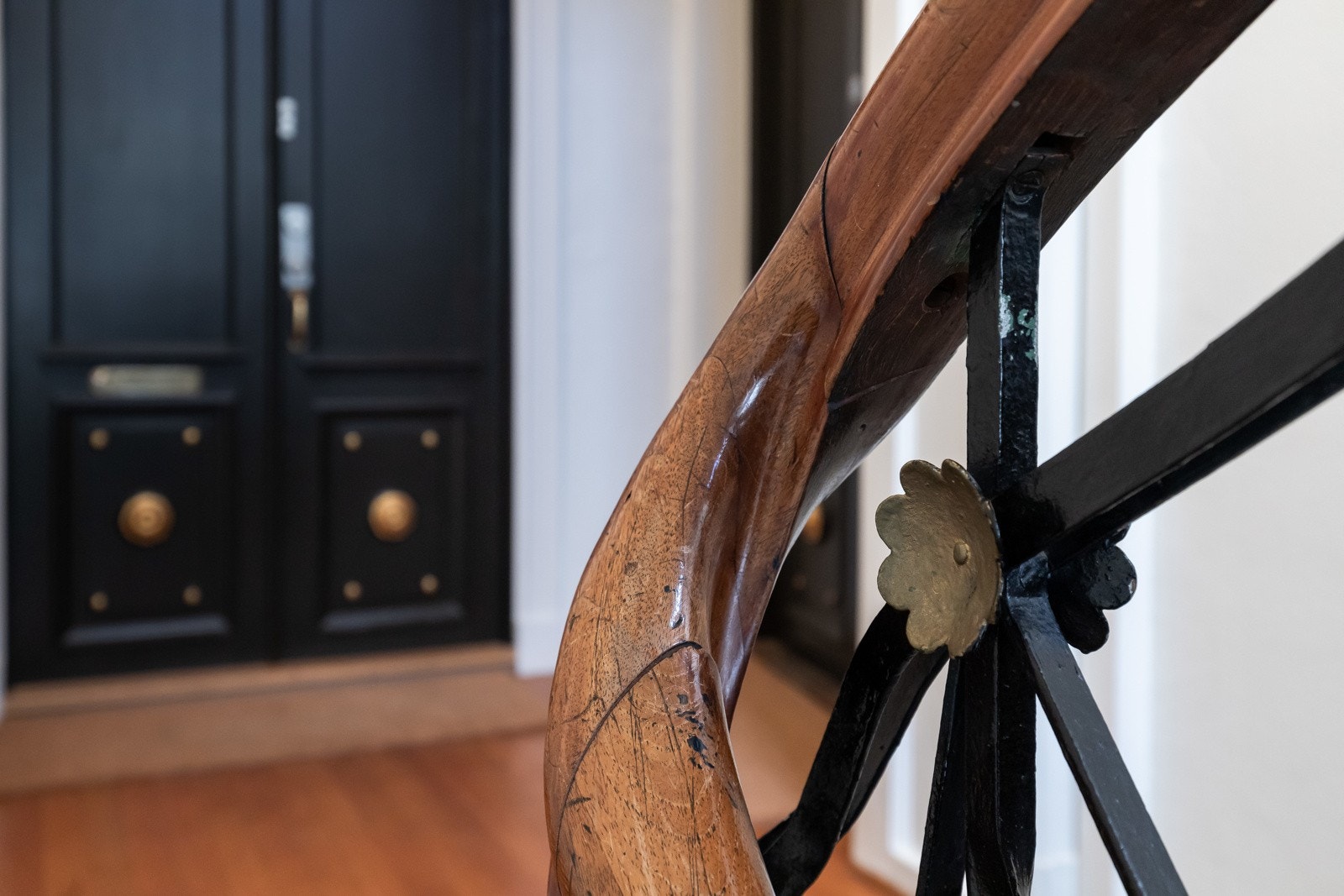 Nyoppusset oppgang med moderne lyssetting Galleribilde