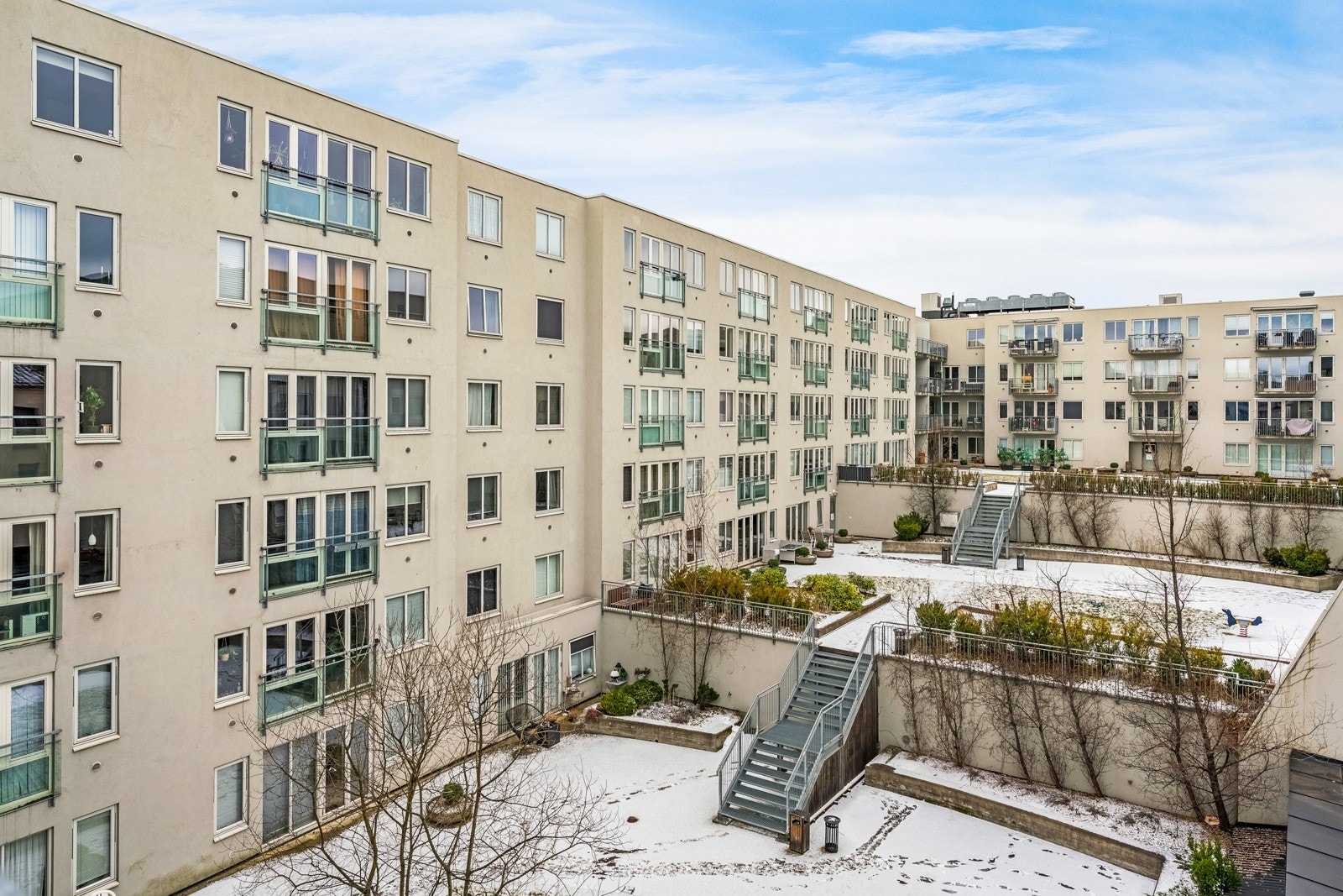 Bakgården. Galleribilde