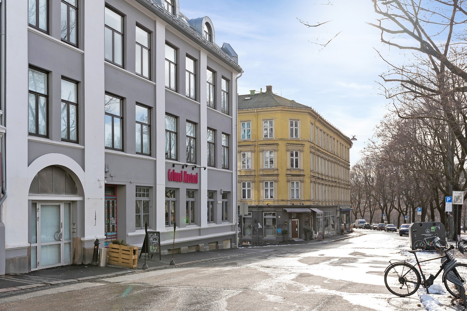 Området kan også friste med et rikt utvalg av restauranter og barer. Colonel Mustard er en publikumsfavoritt på sommerstid med hyggelig uteservering. Galleribilde