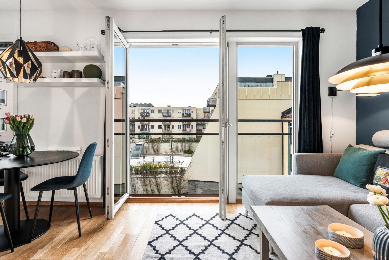 Leiligheten vender ut mot stille gårdsrom. Galleribilde