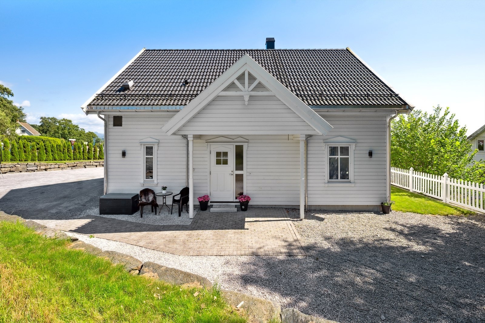 Boligen strekker seg over 2 etasjer og har en fin planløsning. Galleribilde