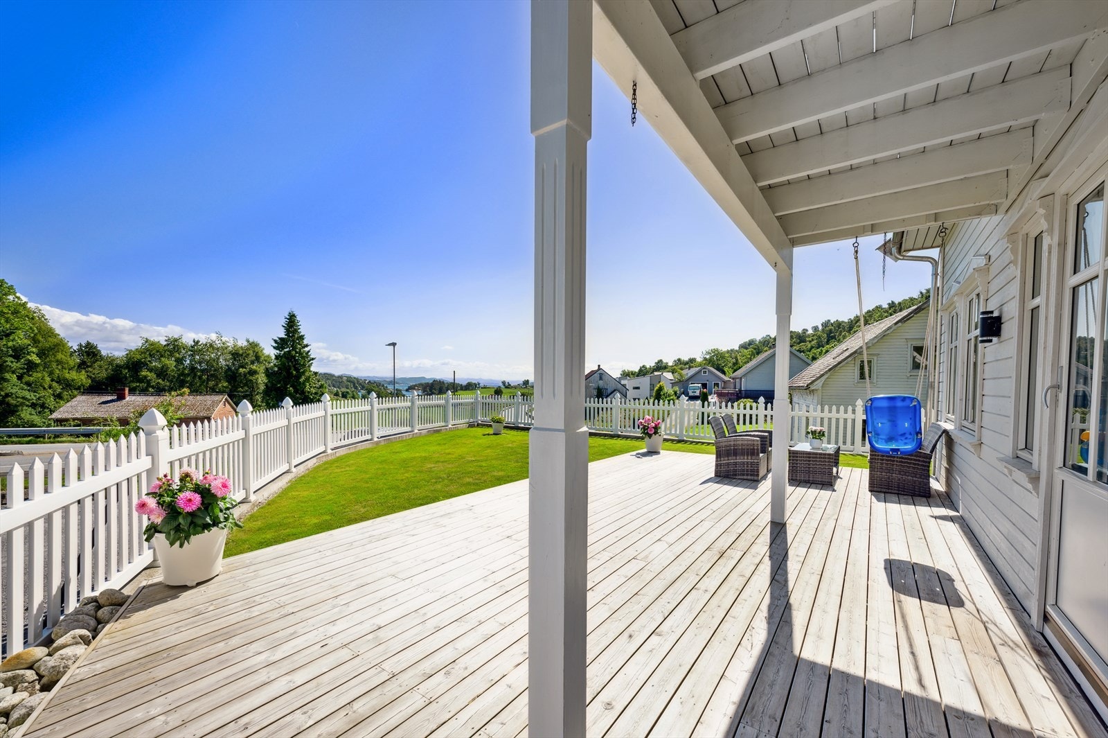 På terrassen kan du nyte solen hele dagen! Galleribilde