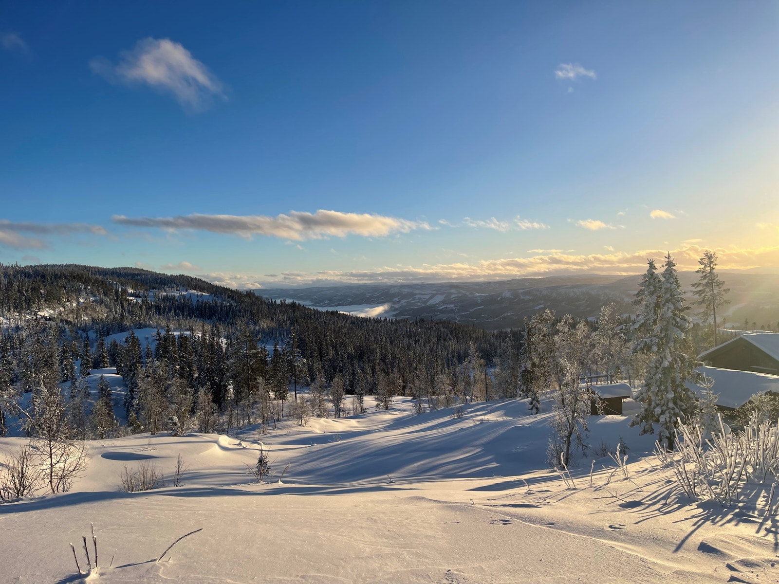 Utsikten fra tomteområdet og nedover i dalen Galleribilde