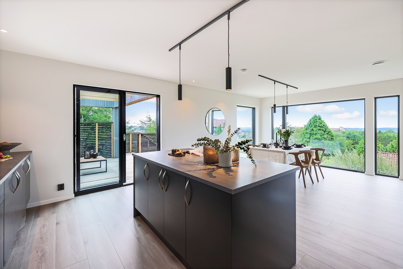 Kjøkken er levert av Strai kjøkken - modell Lyngen Galleribilde