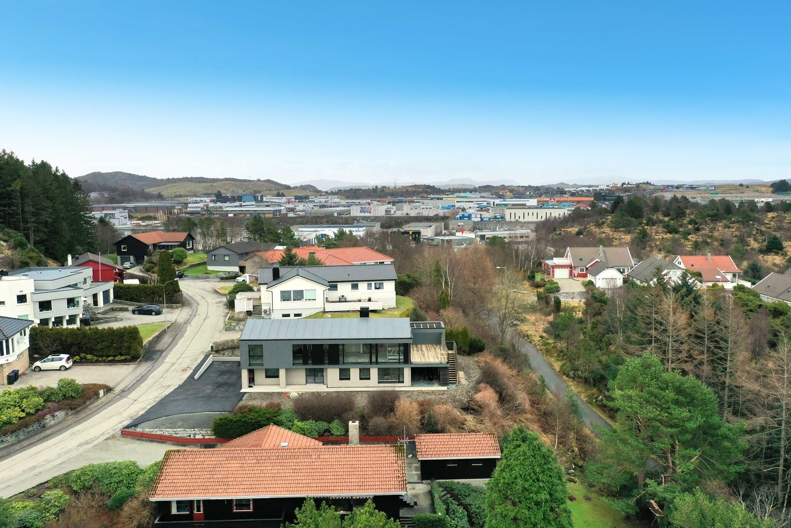 Særdeles gjennomført og totalrenovert enebolig med attraktiv utsiktsbeliggenhet Galleribilde