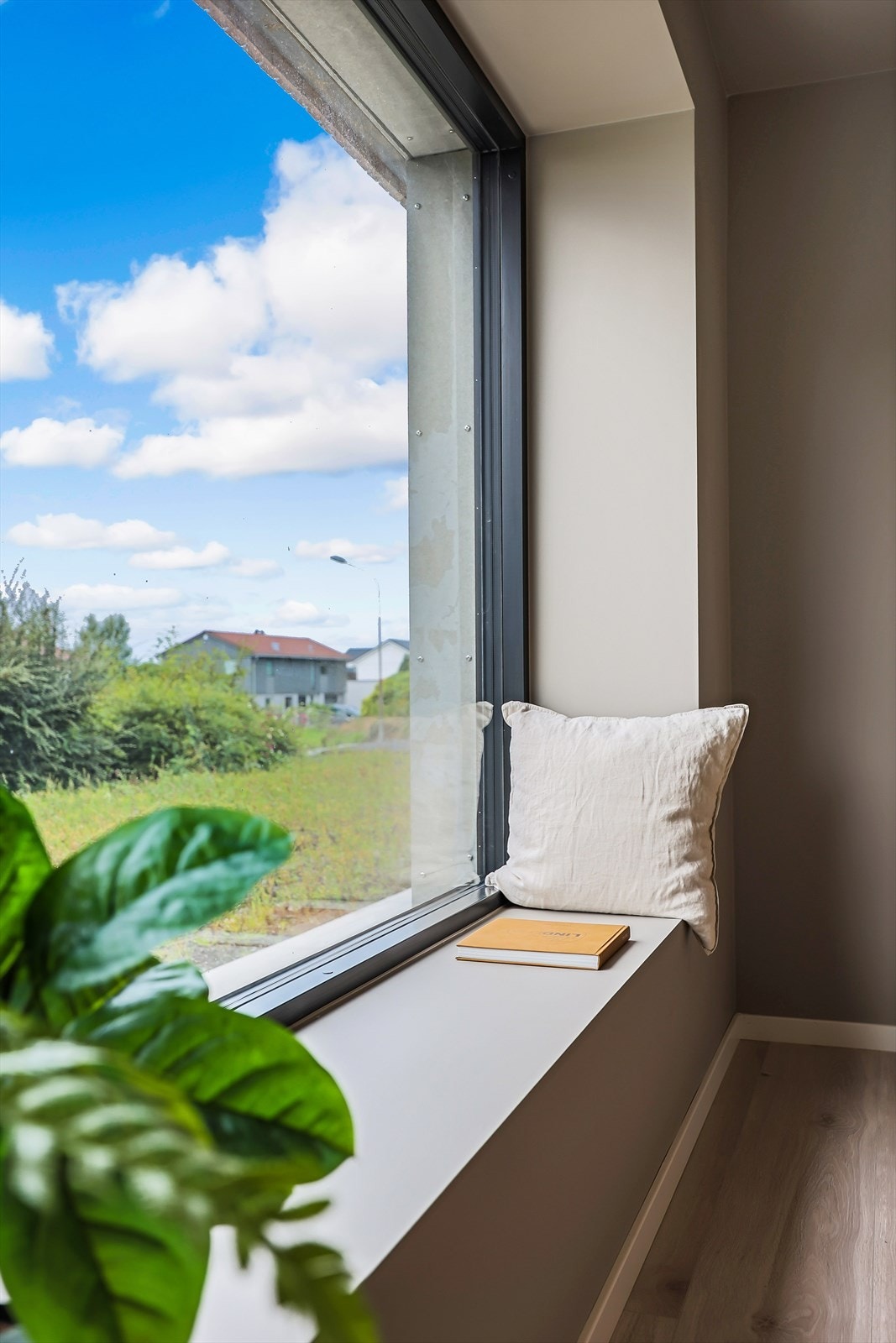 Ekstra bred vinduskarm Galleribilde