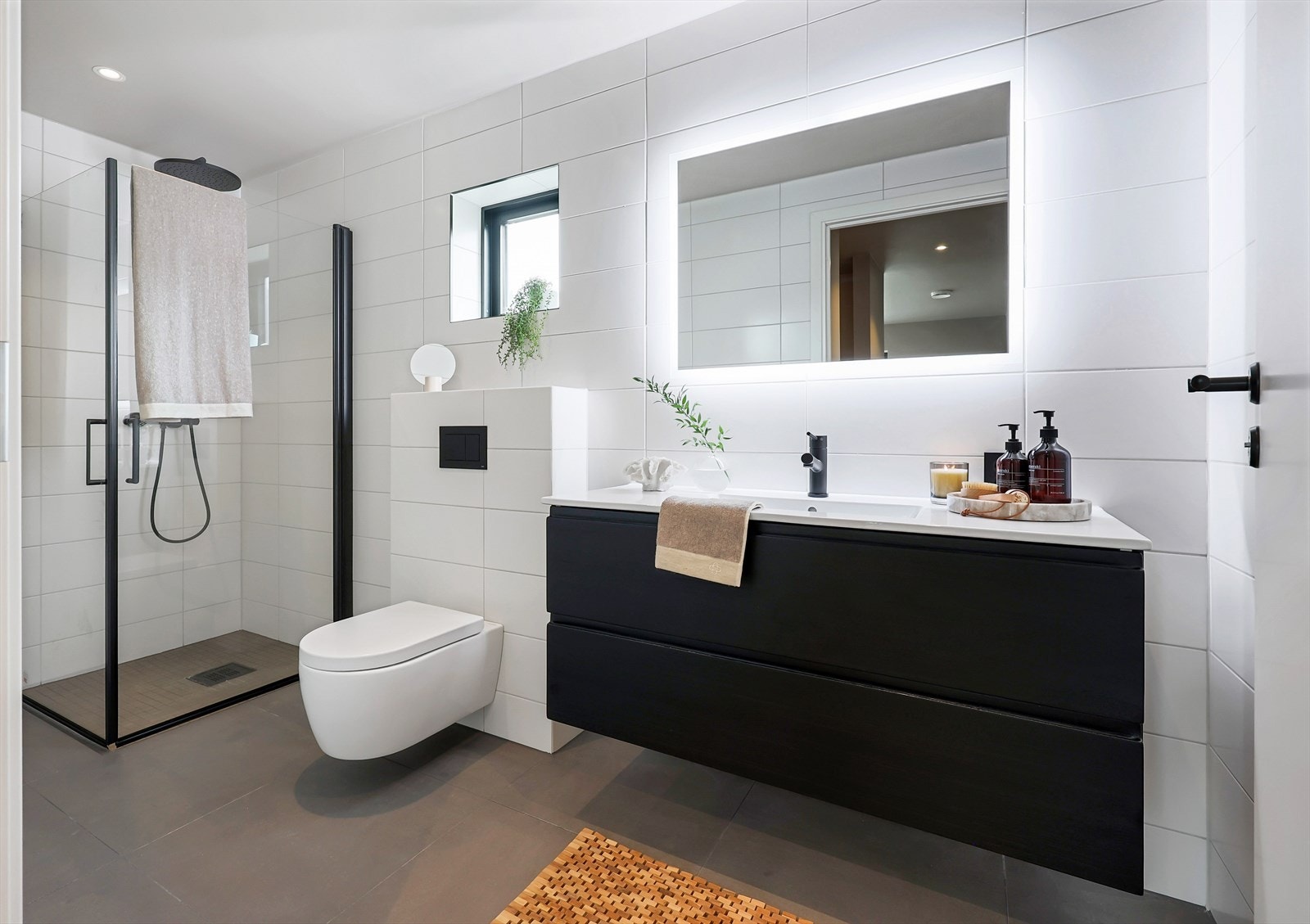 Bad i tilknytning til hovedsoverom Galleribilde